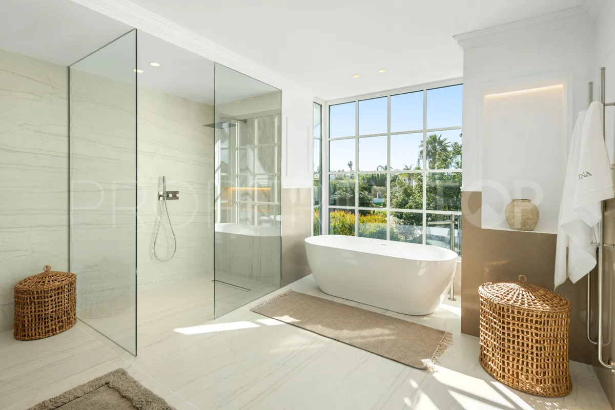 Buy Nueva Andalucia 5 bedrooms villa