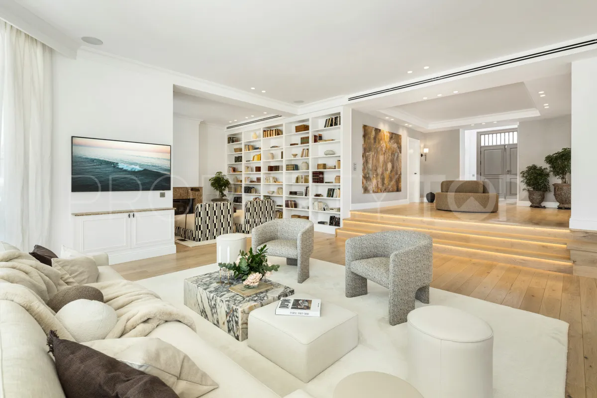 Buy Nueva Andalucia 5 bedrooms villa