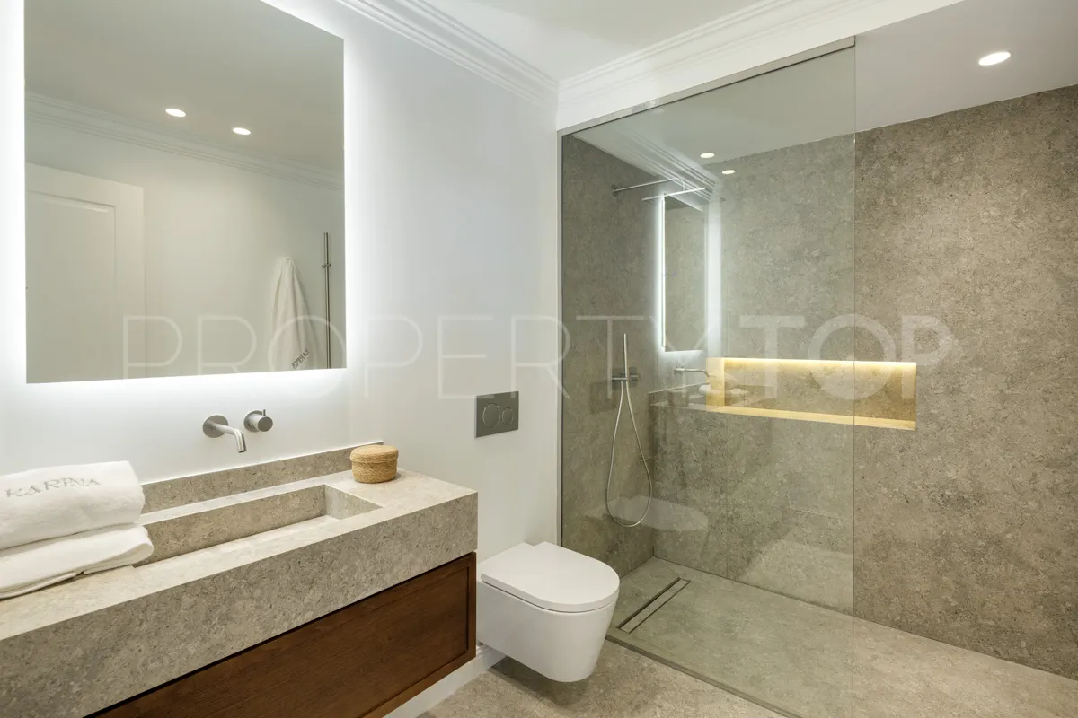 Buy Nueva Andalucia 5 bedrooms villa