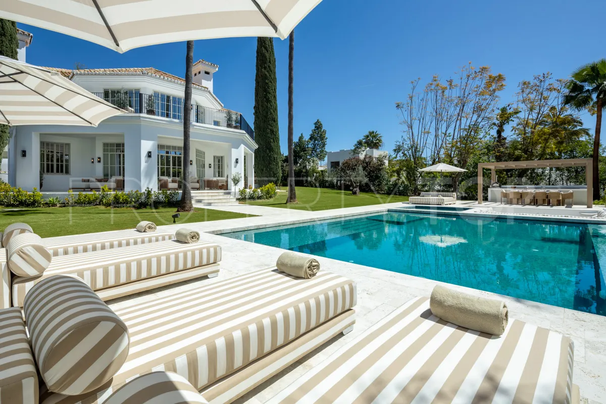 Buy Nueva Andalucia 5 bedrooms villa