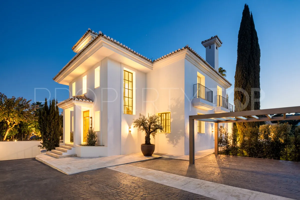 Buy Nueva Andalucia 5 bedrooms villa