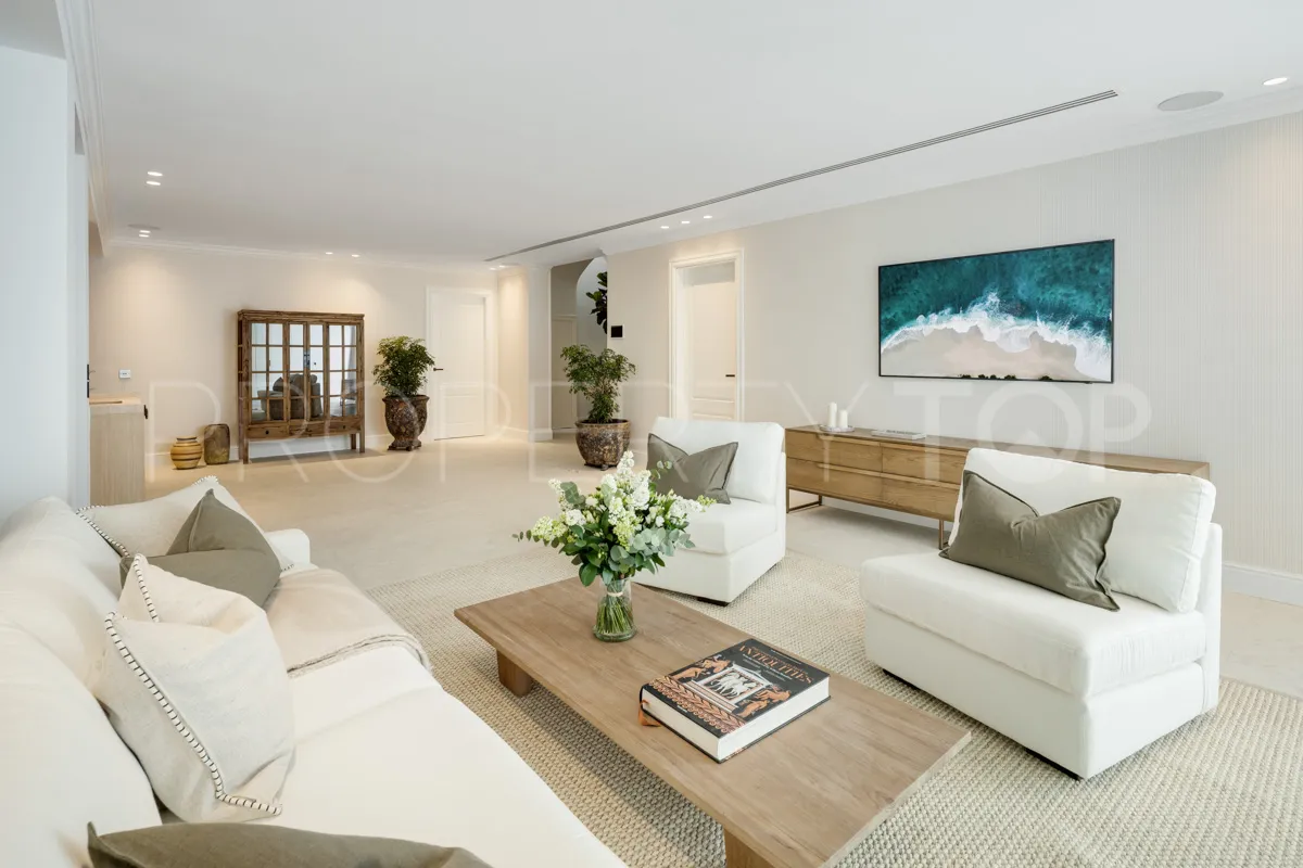 Buy Nueva Andalucia 5 bedrooms villa