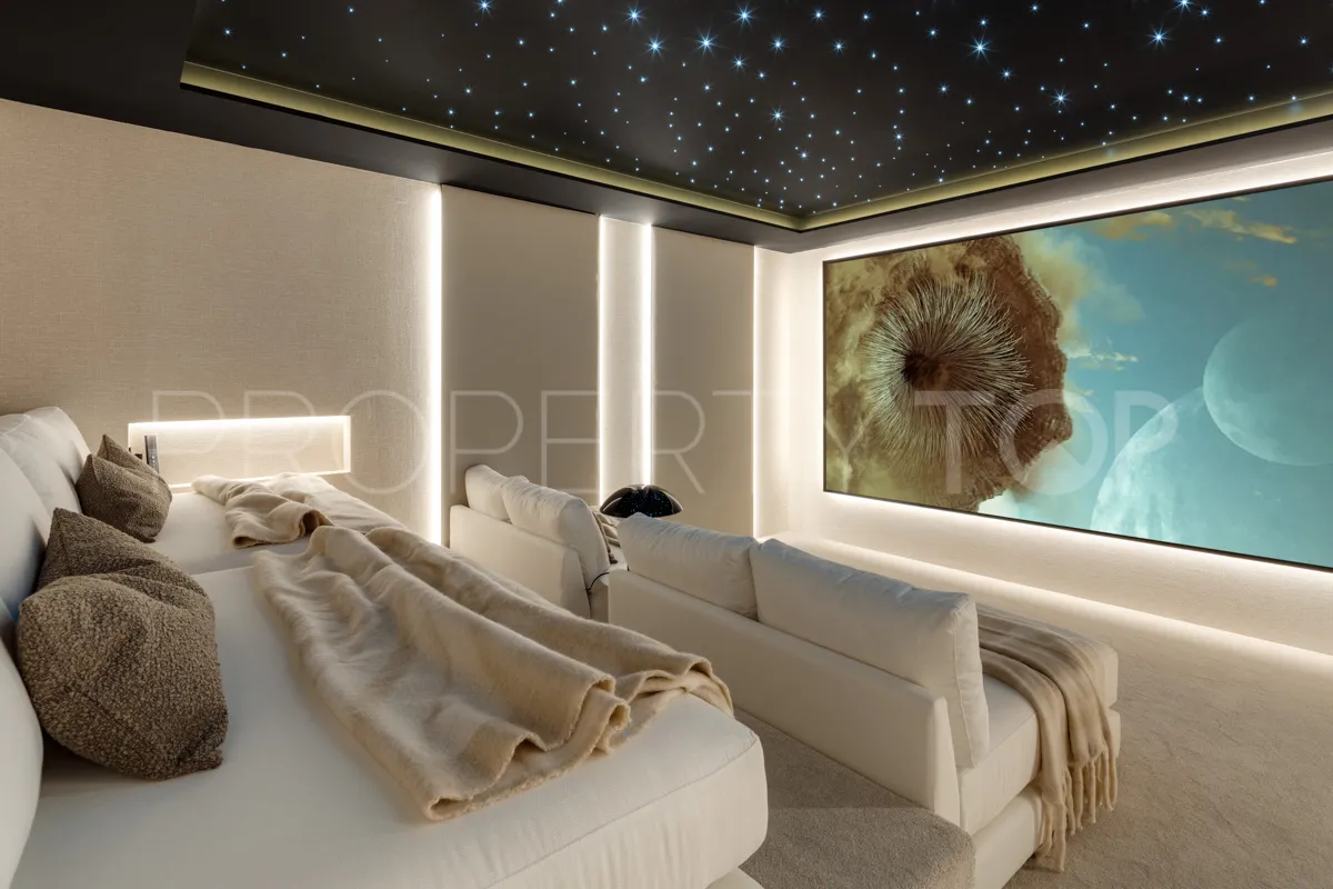 Buy Nueva Andalucia 5 bedrooms villa