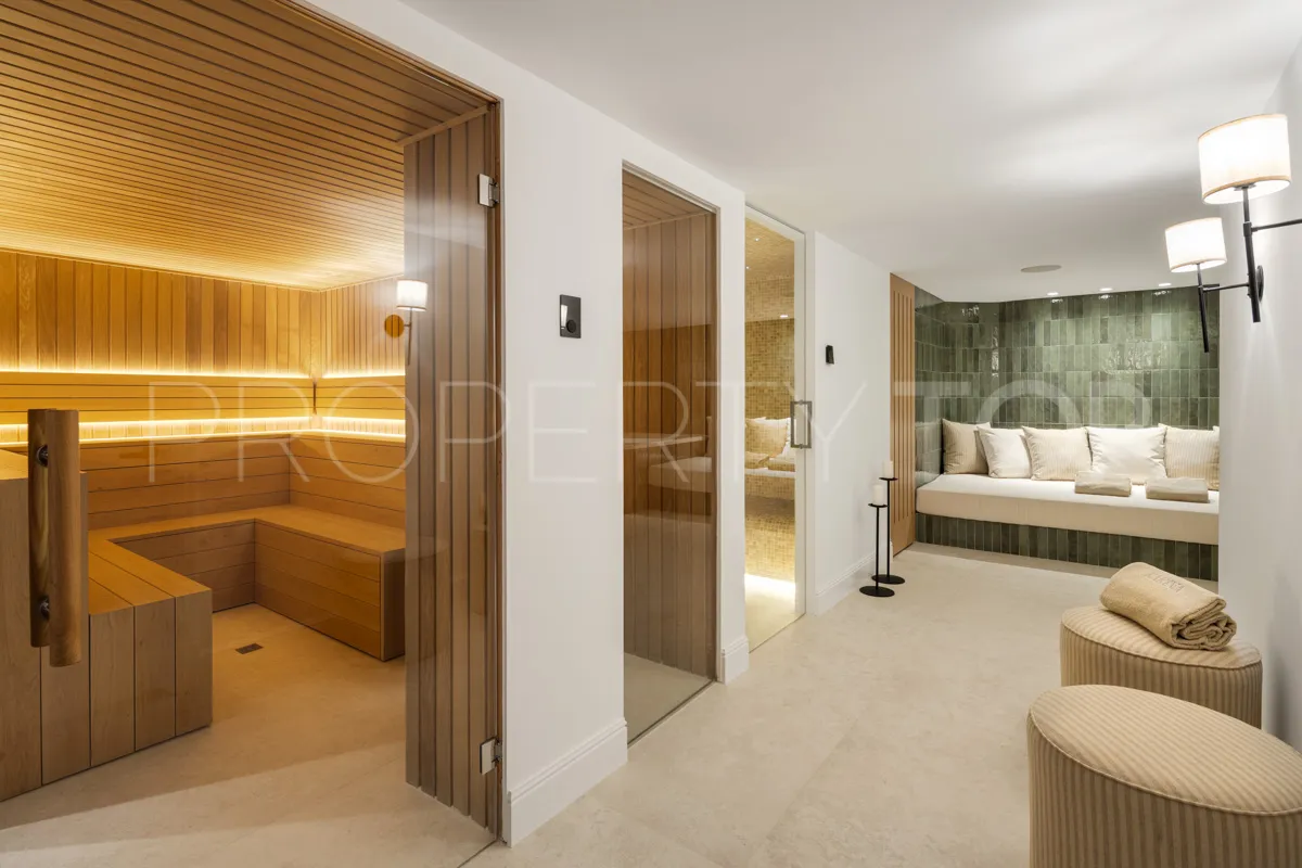Buy Nueva Andalucia 5 bedrooms villa