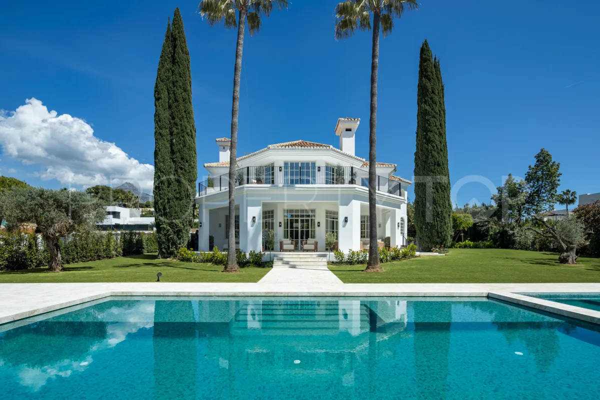Buy Nueva Andalucia 5 bedrooms villa