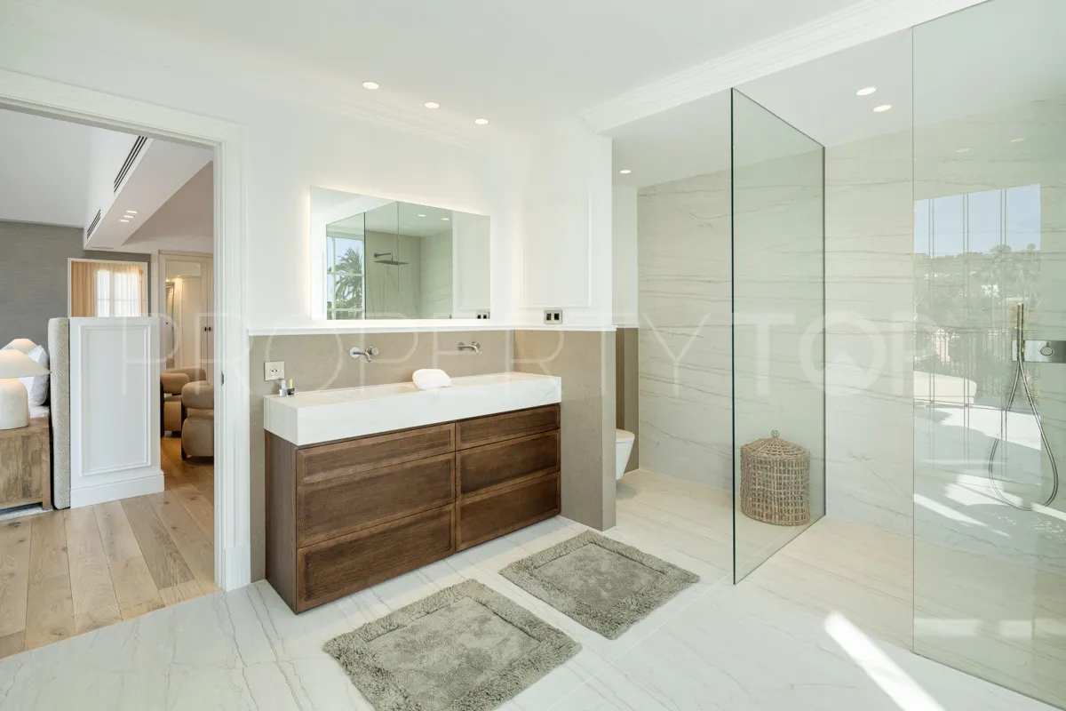 Buy Nueva Andalucia 5 bedrooms villa