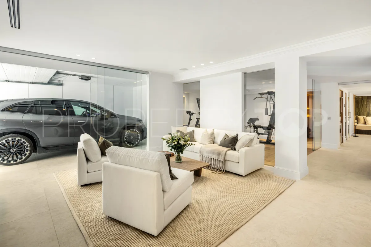 Buy Nueva Andalucia 5 bedrooms villa