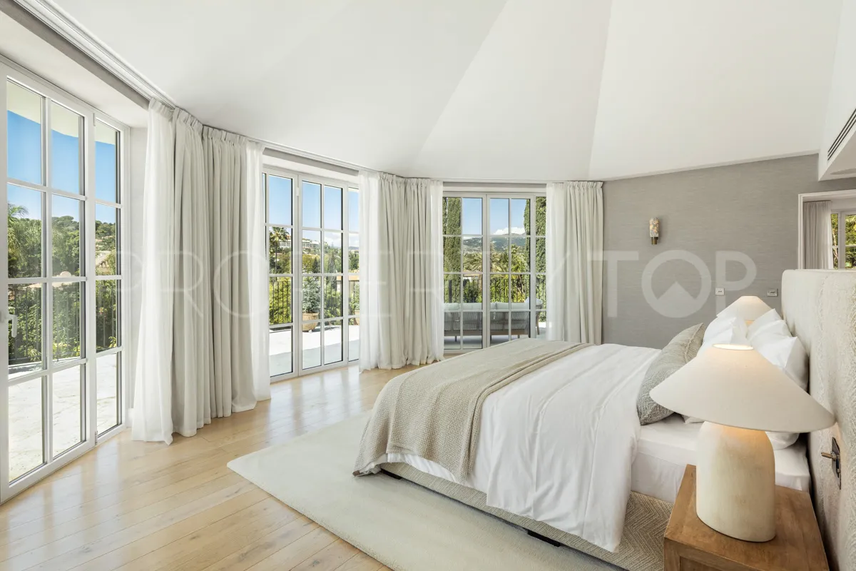 Buy Nueva Andalucia 5 bedrooms villa