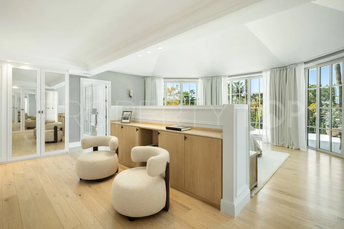 Buy Nueva Andalucia 5 bedrooms villa