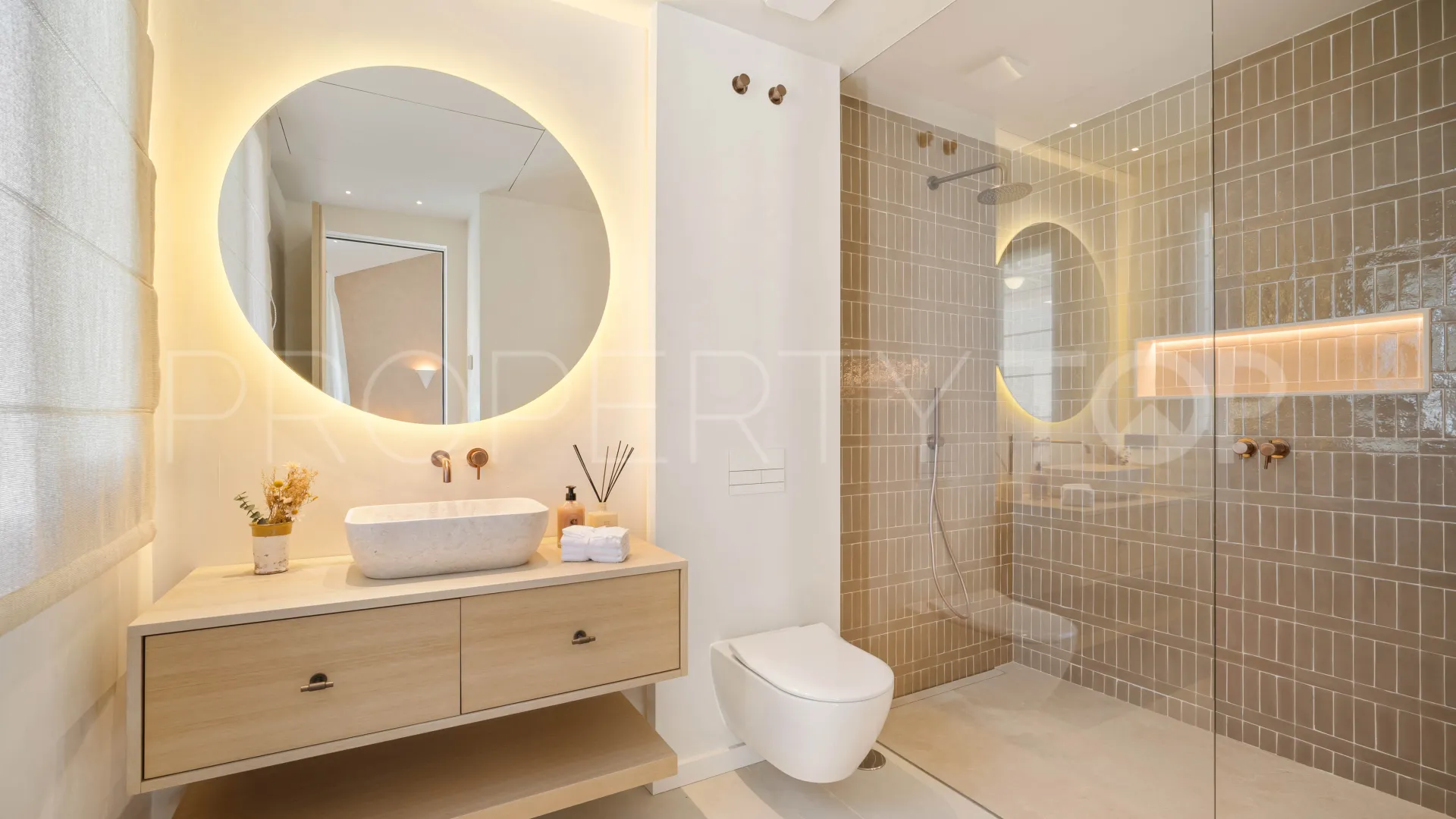 Villa with 4 bedrooms for sale in Nueva Andalucia
