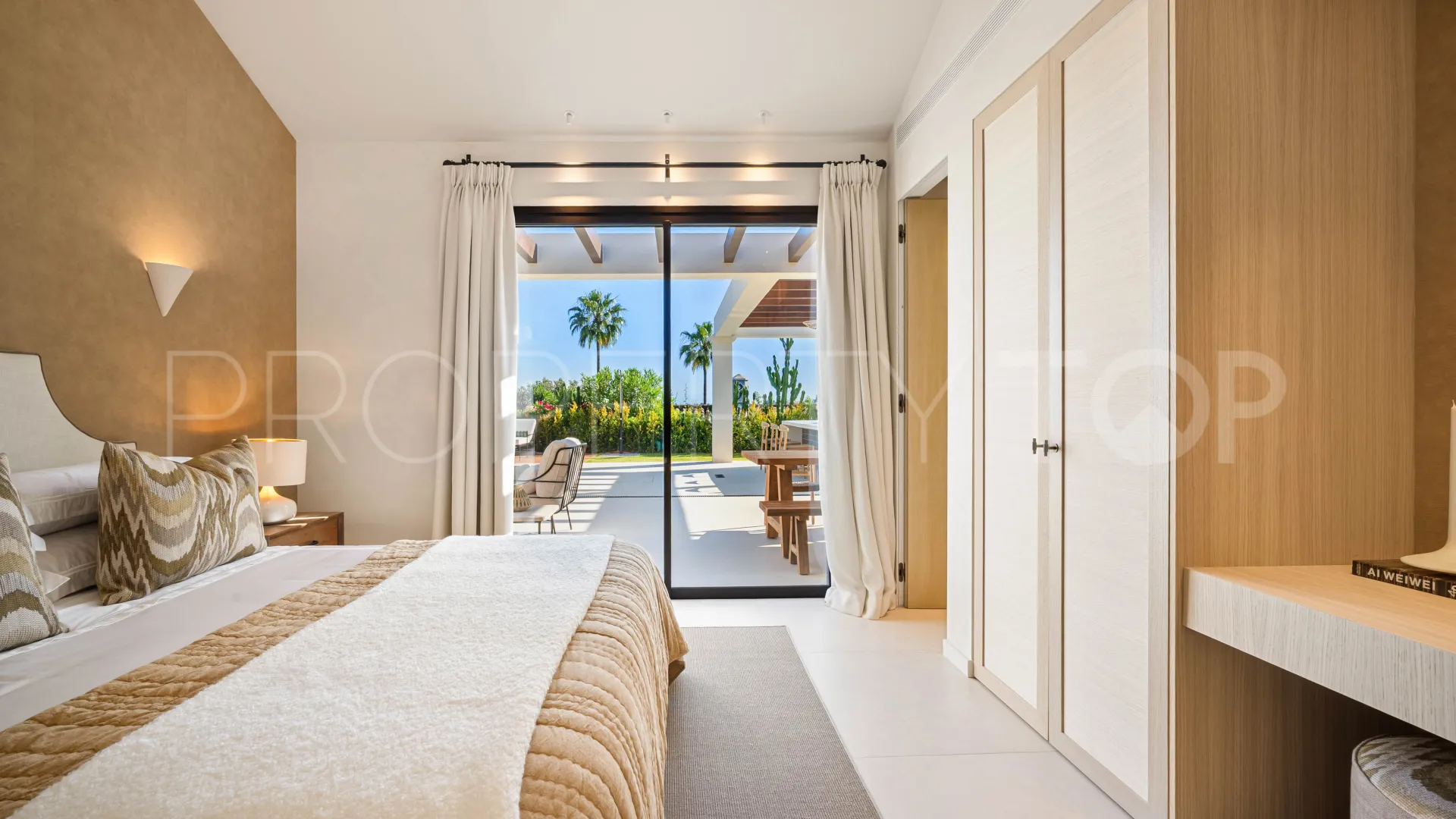 Villa with 4 bedrooms for sale in Nueva Andalucia