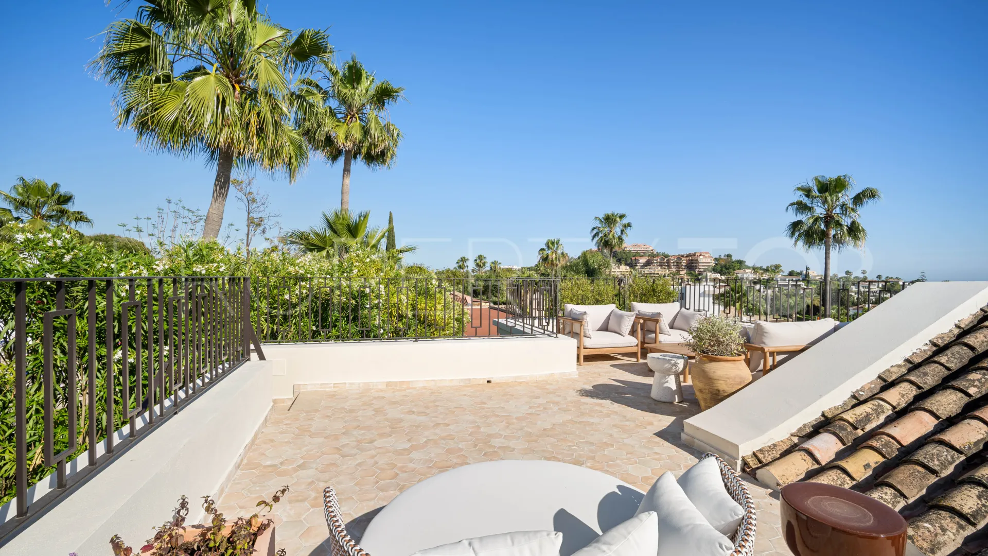 Villa with 4 bedrooms for sale in Nueva Andalucia