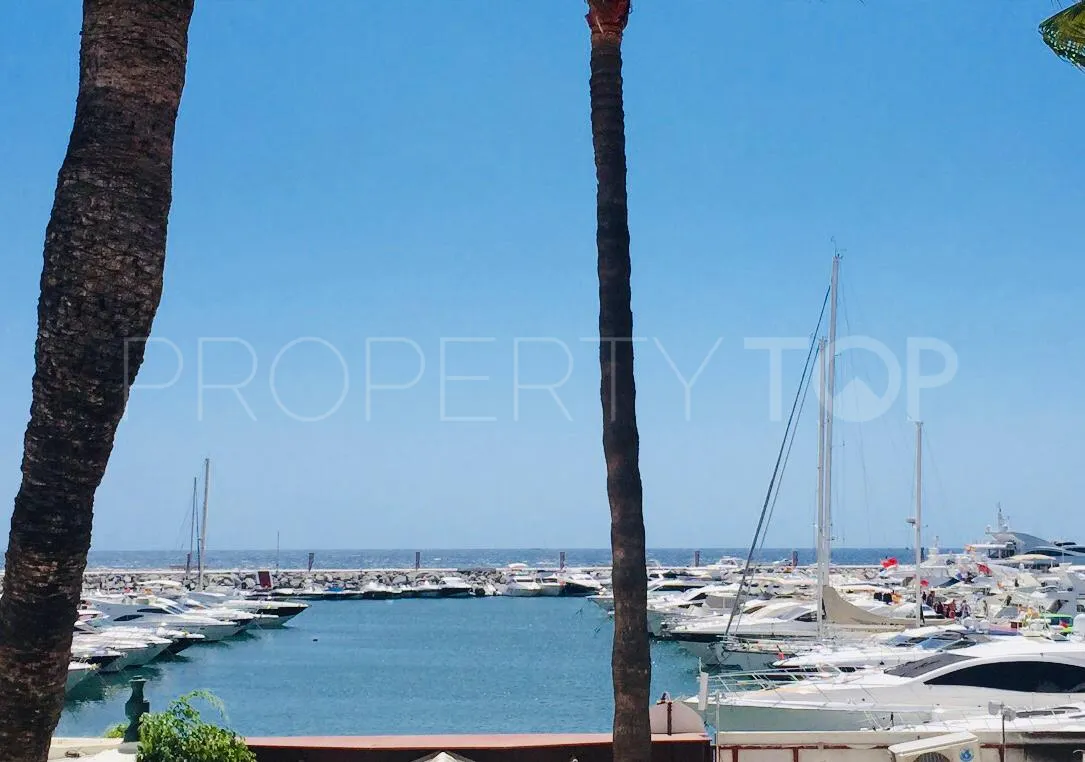 Apartamento de 2 dormitorios en venta en Marbella - Puerto Banus
