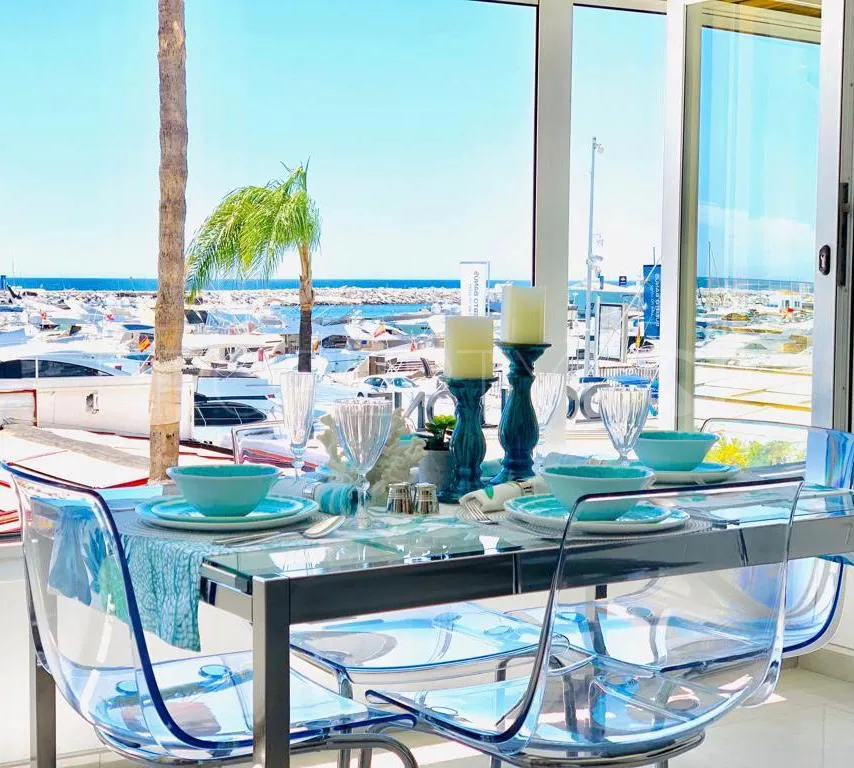 Apartamento de 2 dormitorios en venta en Marbella - Puerto Banus