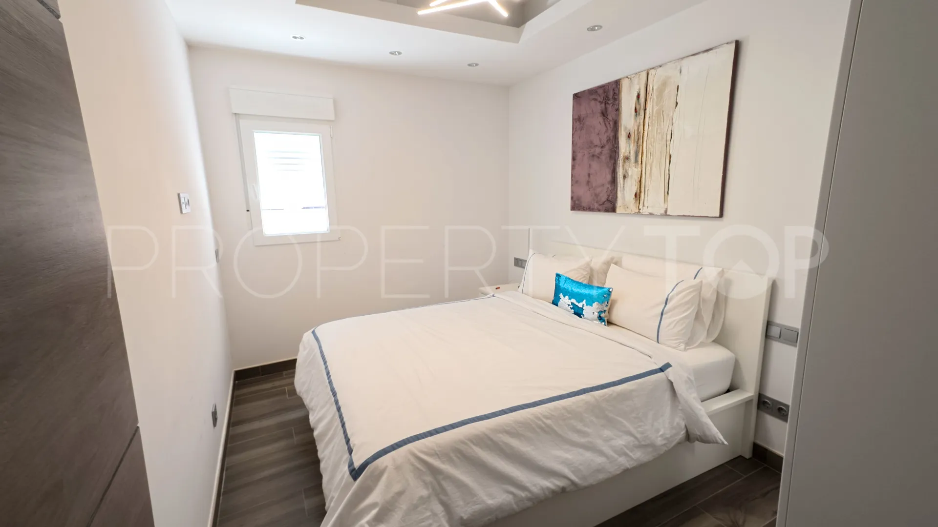 Apartamento de 2 dormitorios en venta en Marbella - Puerto Banus