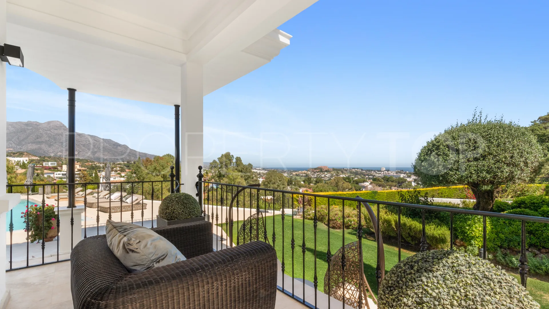 El Herrojo 7 bedrooms villa for sale