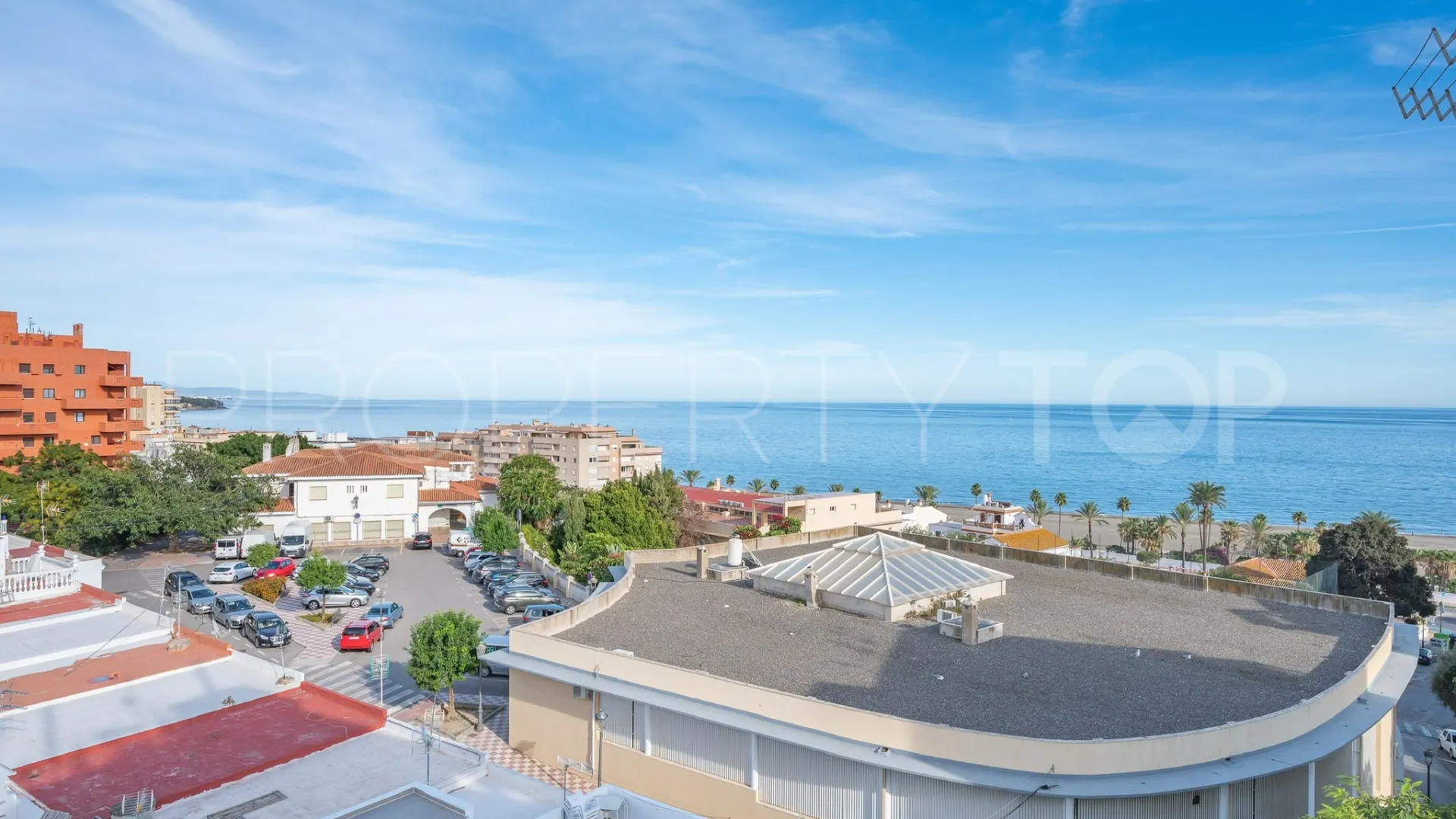 Se vende apartamento de 2 dormitorios en Estepona Puerto