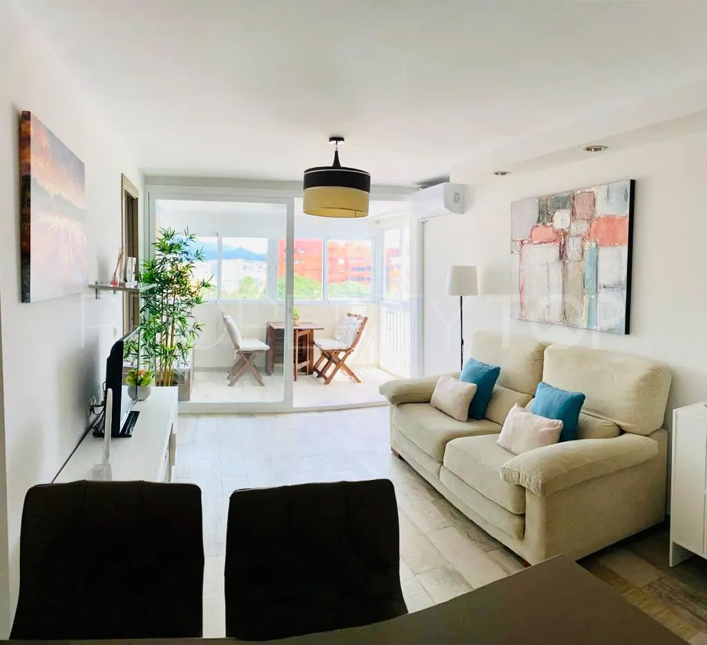 Se vende apartamento de 2 dormitorios en Estepona Puerto