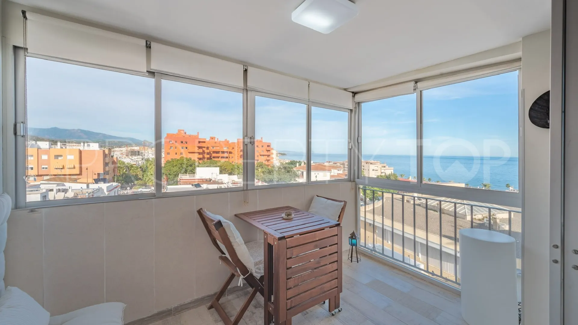 Se vende apartamento de 2 dormitorios en Estepona Puerto