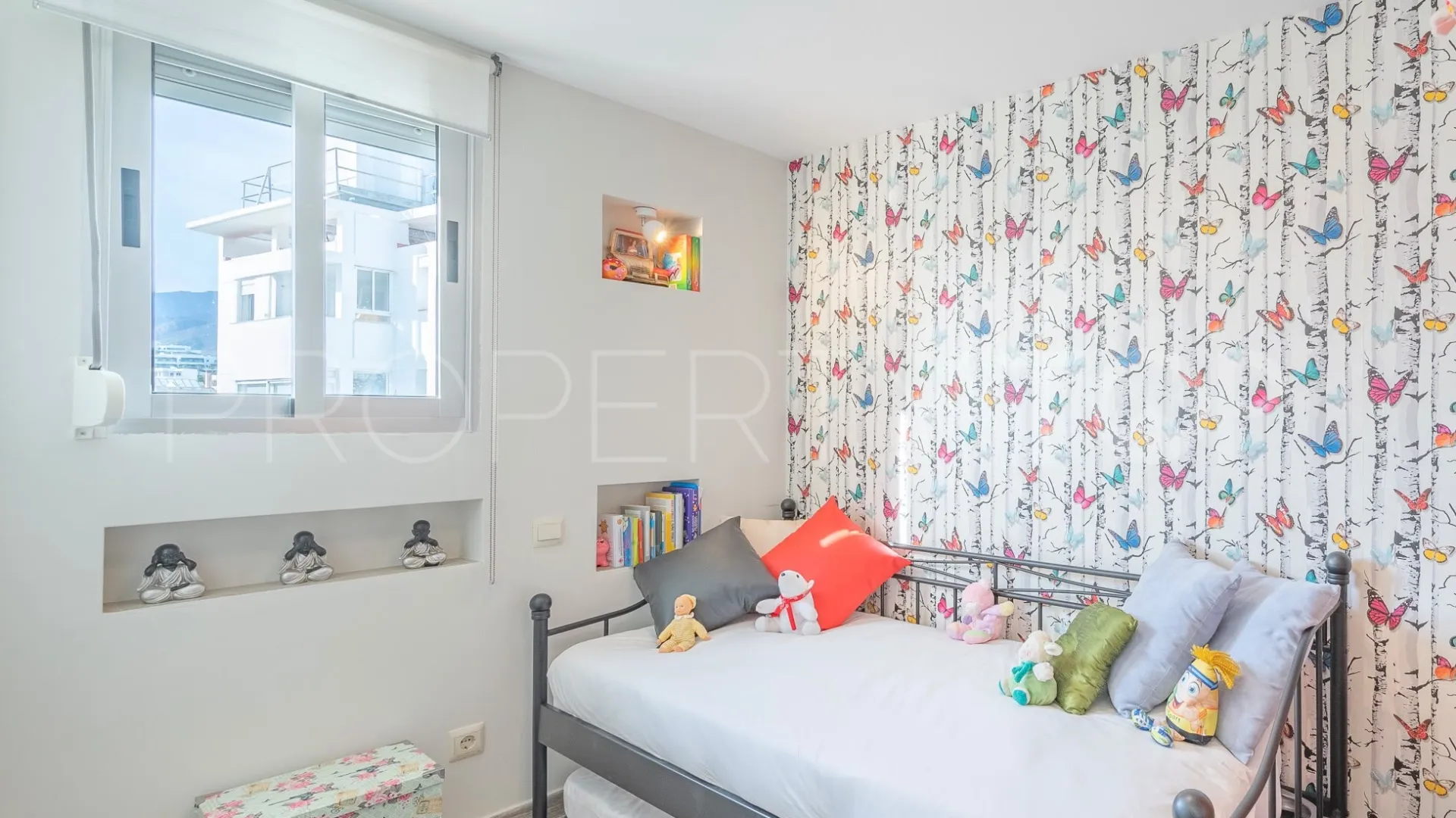 Se vende apartamento de 2 dormitorios en Estepona Puerto