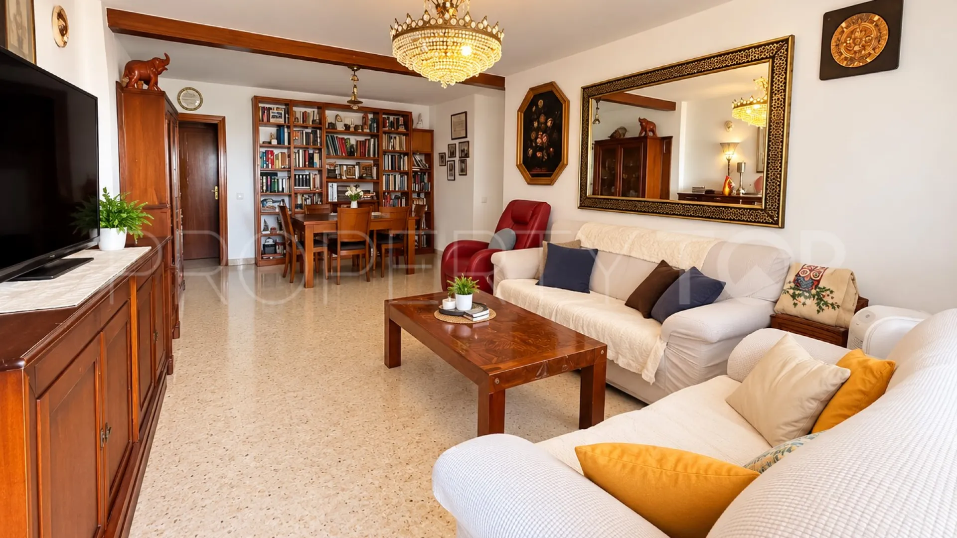For sale apartment with 4 bedrooms in Estepona Old Town