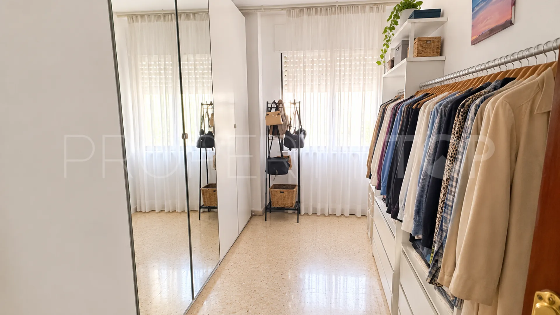 For sale apartment with 4 bedrooms in Estepona Old Town