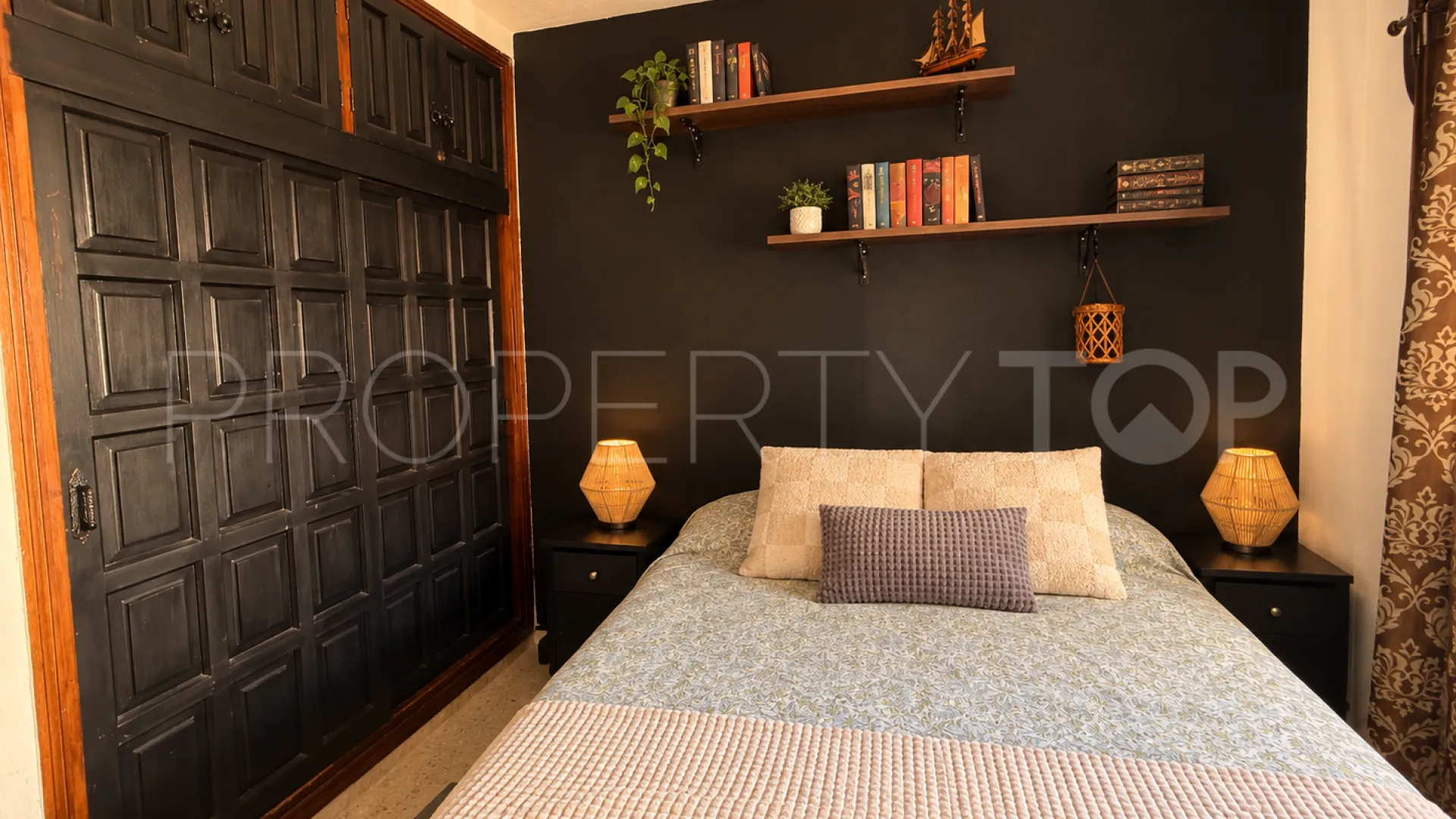 For sale apartment with 4 bedrooms in Estepona Old Town
