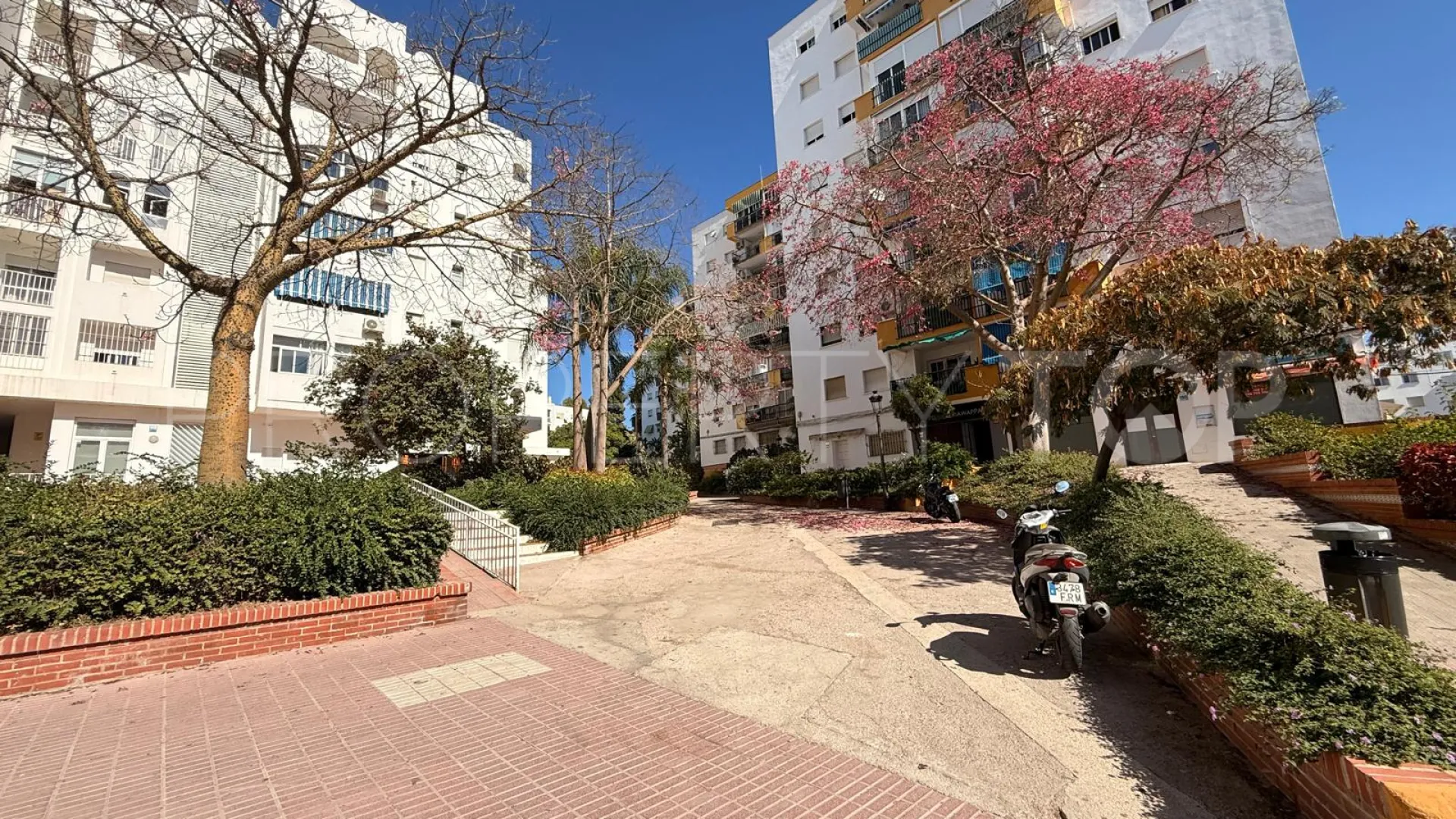 For sale apartment with 4 bedrooms in Estepona Old Town
