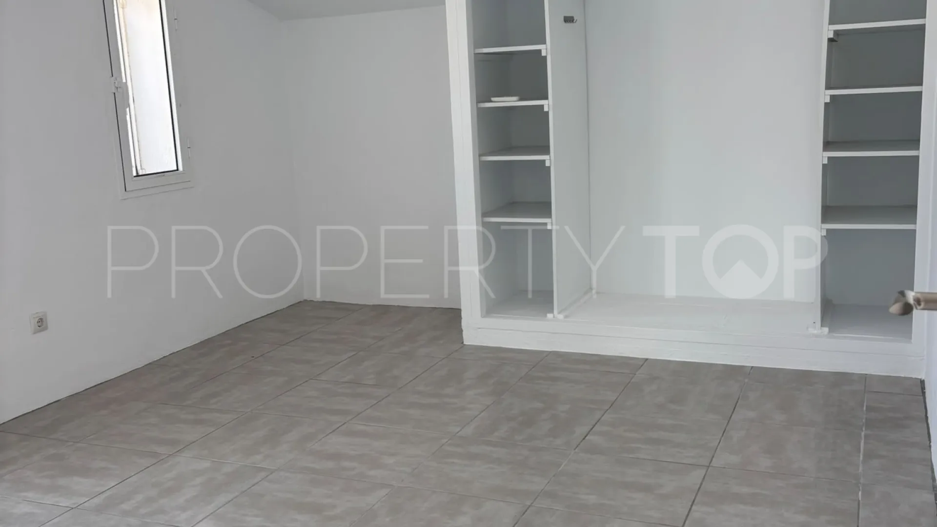 Buy semi detached house in Puerto Romano
