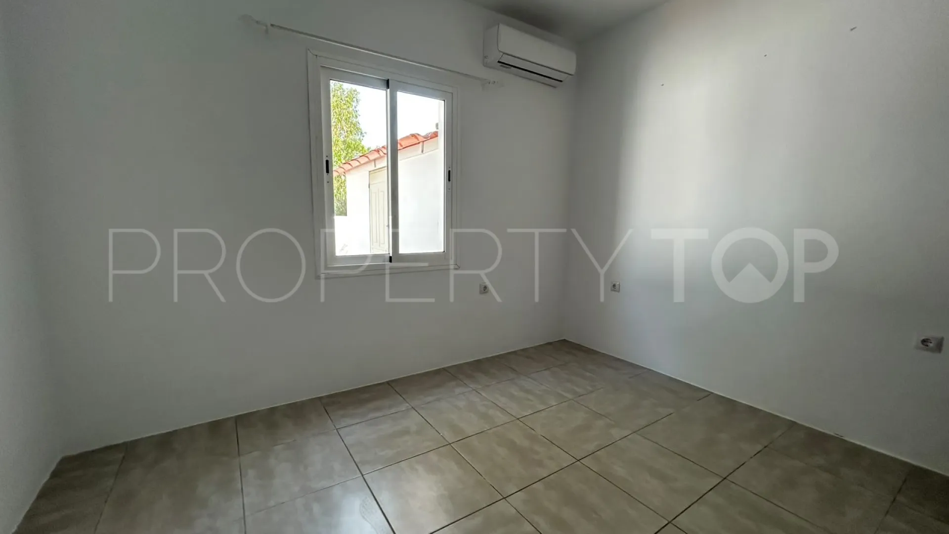Buy semi detached house in Puerto Romano