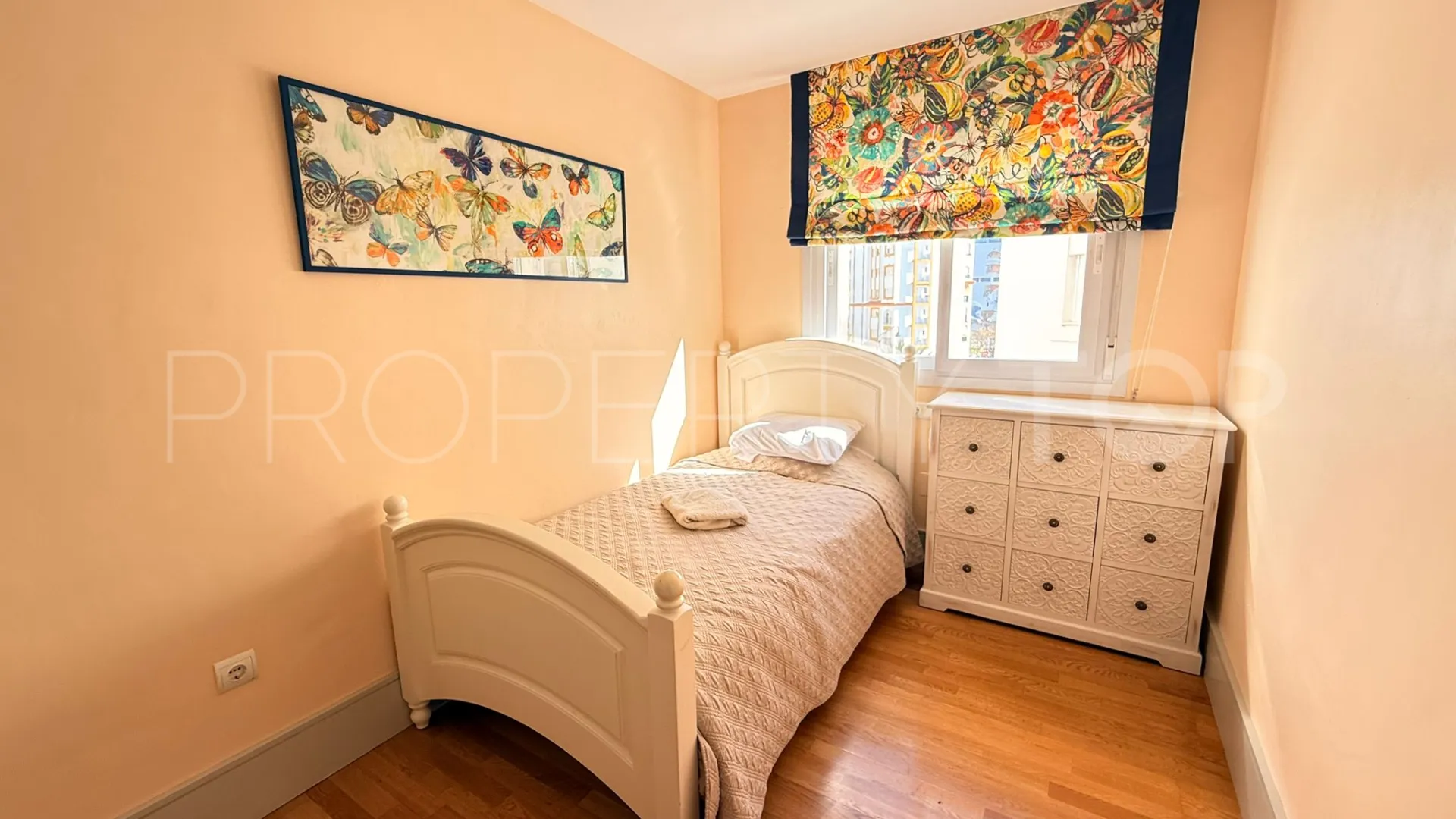 Apartment for sale in Estepona Puerto with 3 bedrooms
