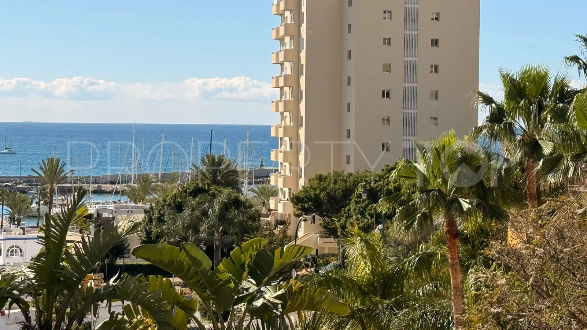 Apartment for sale in Estepona Puerto with 3 bedrooms