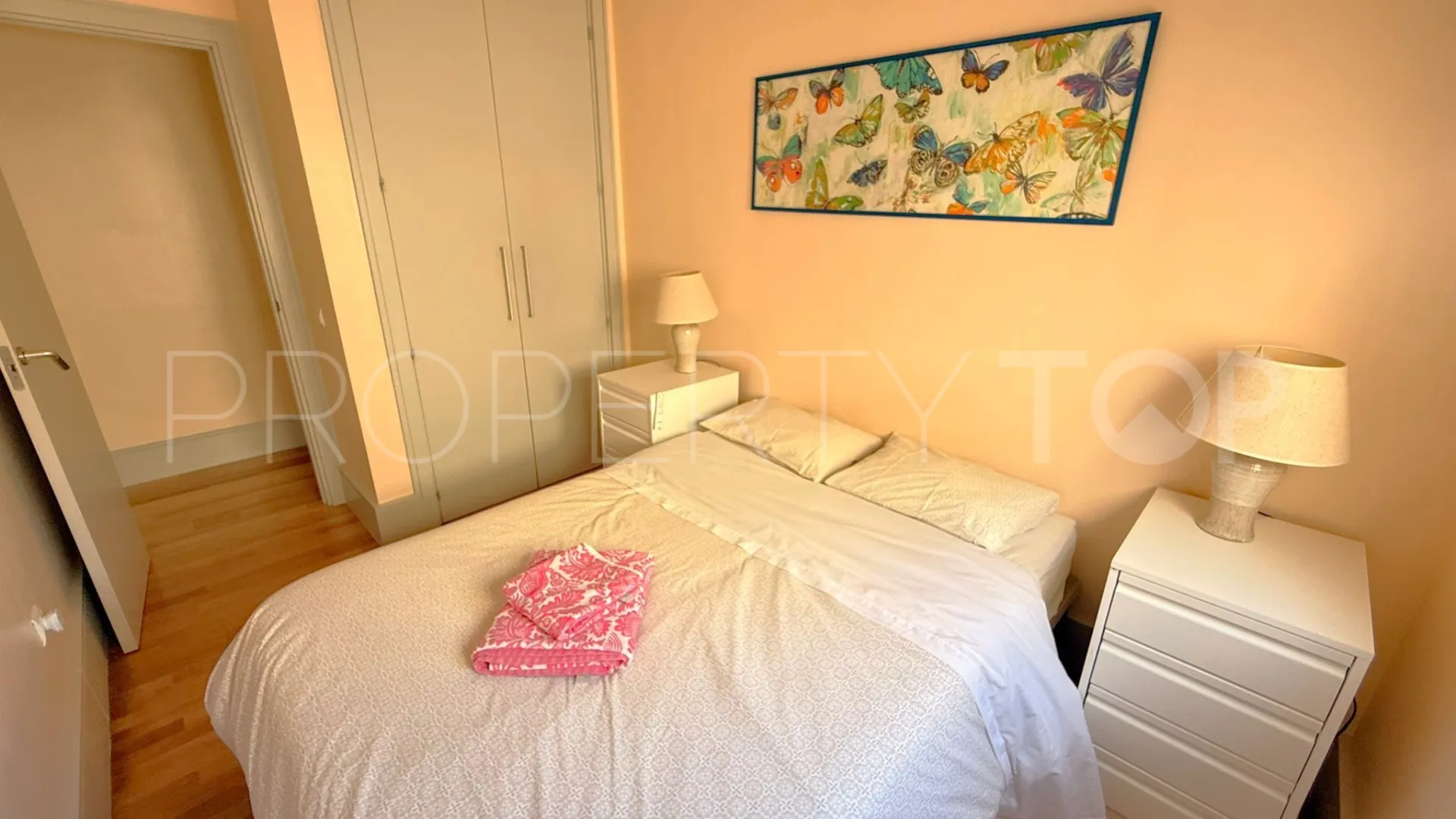 Apartment for sale in Estepona Puerto with 3 bedrooms