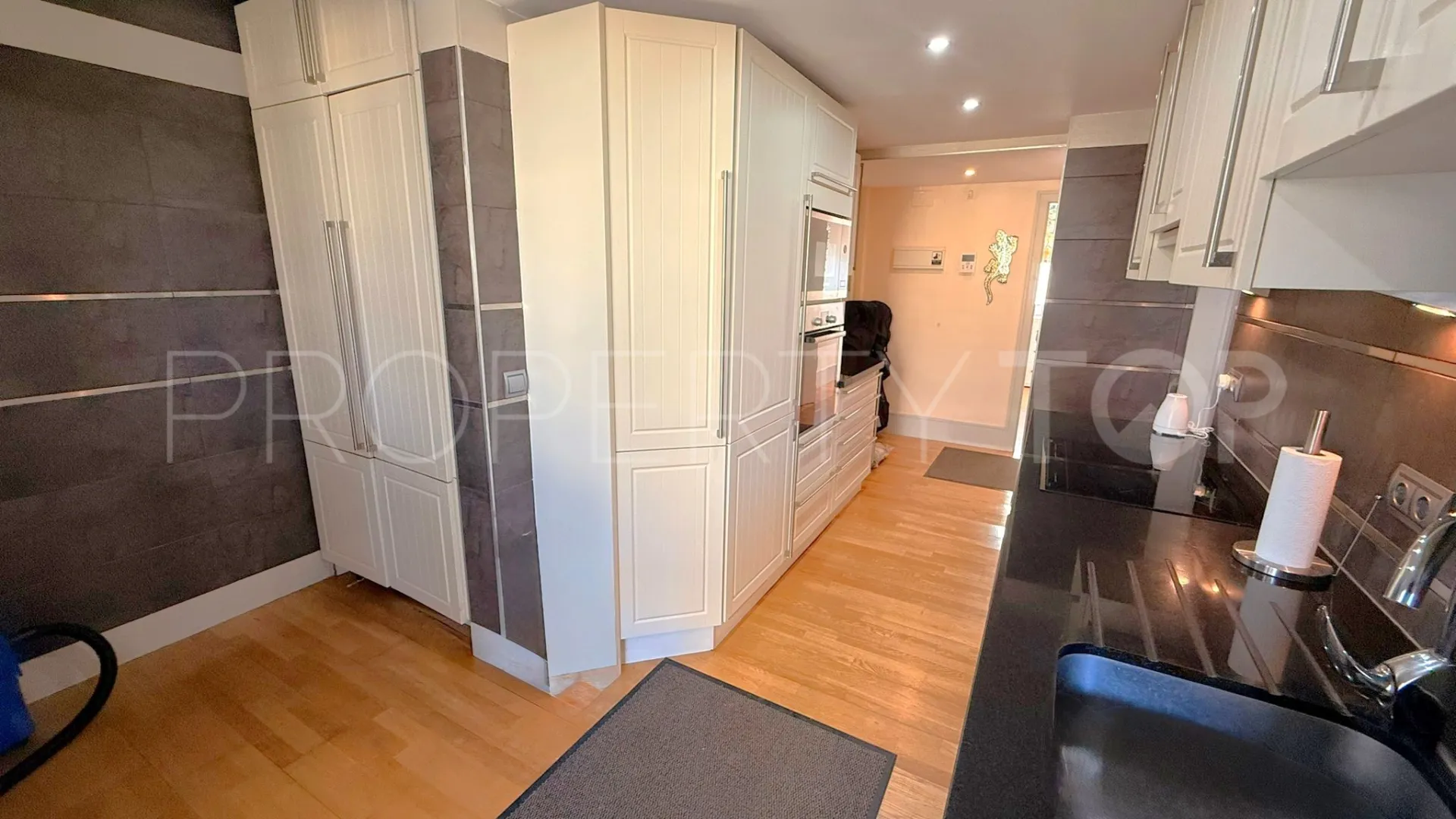 Apartment for sale in Estepona Puerto with 3 bedrooms