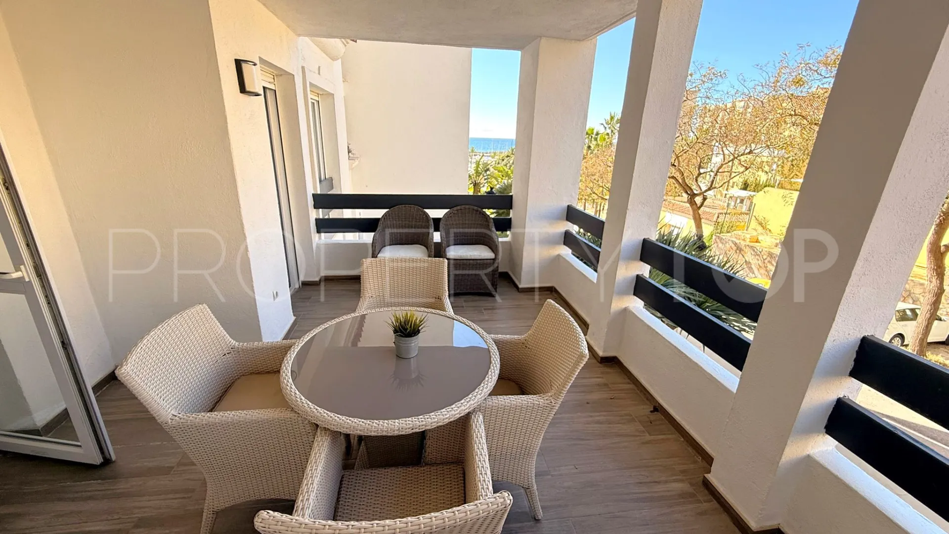 Apartment for sale in Estepona Puerto with 3 bedrooms