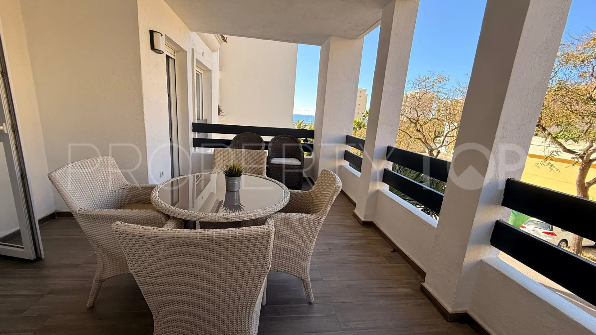 Apartment for sale in Estepona Puerto with 3 bedrooms