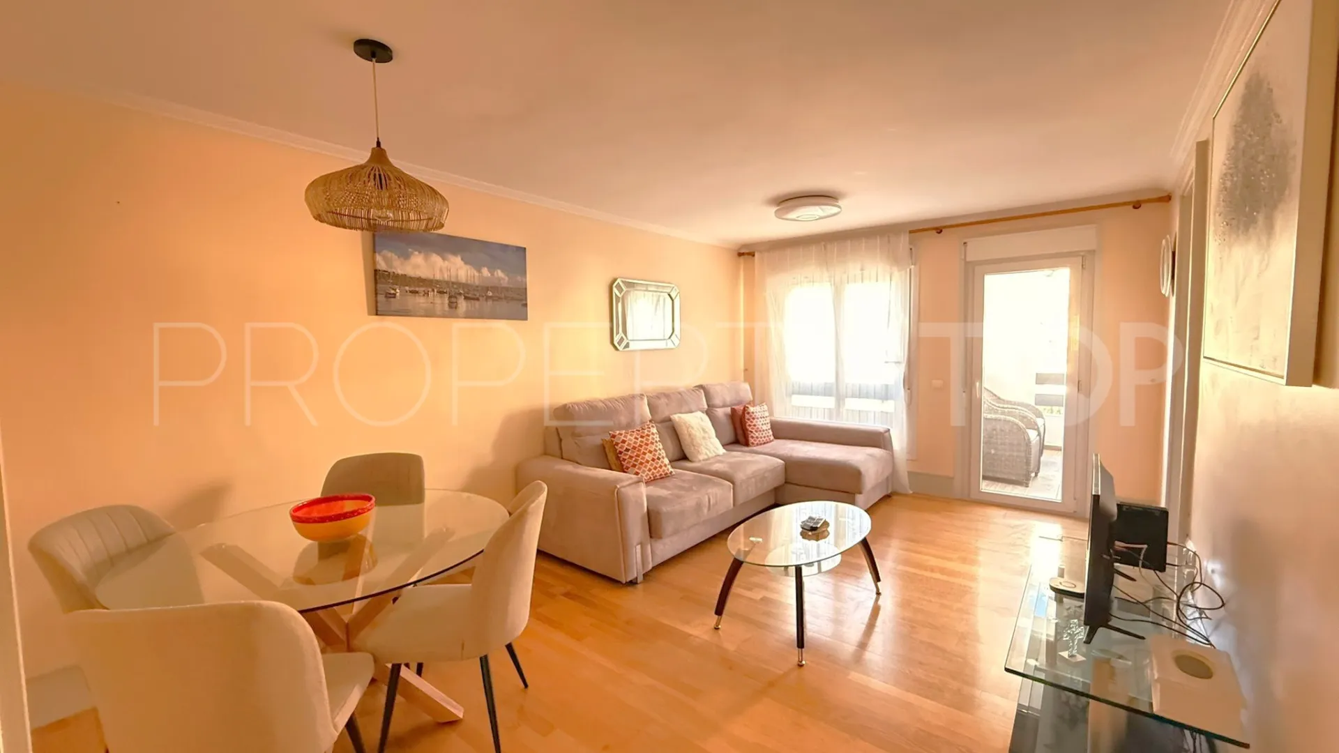 Apartment for sale in Estepona Puerto with 3 bedrooms