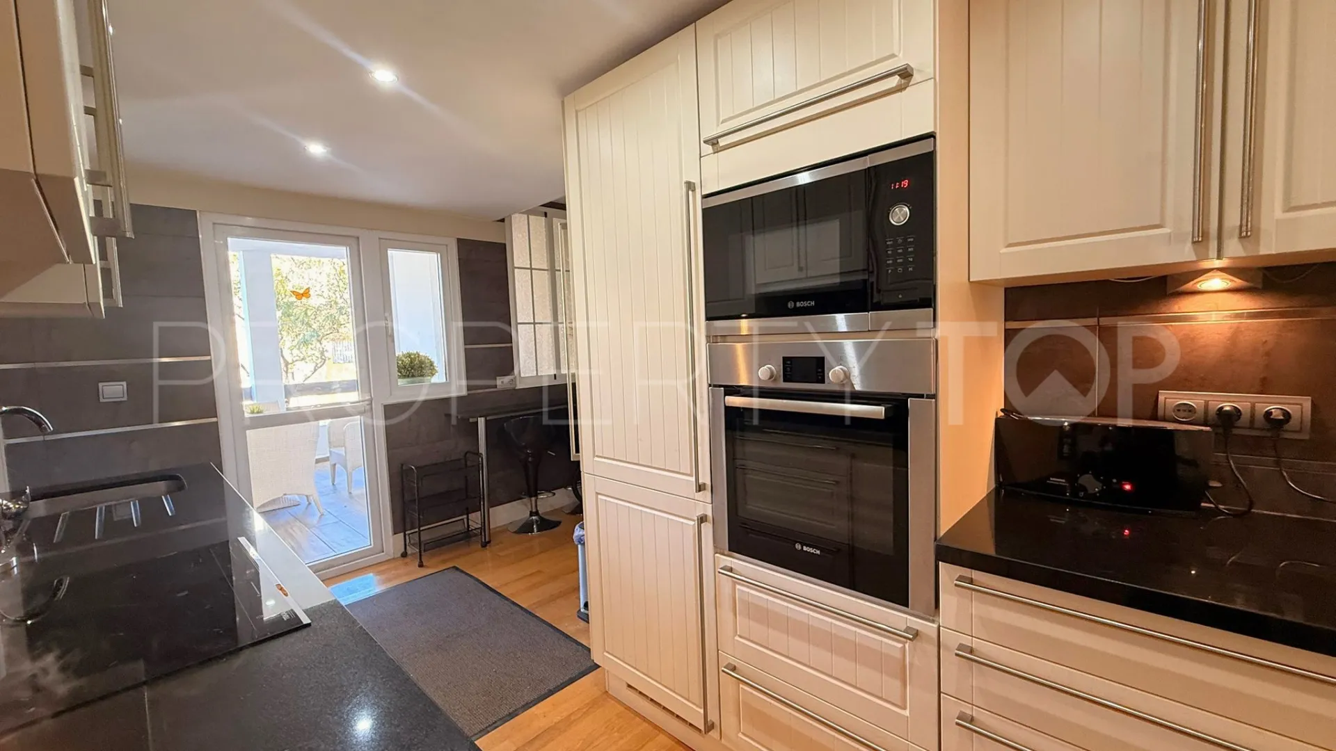 Apartment for sale in Estepona Puerto with 3 bedrooms