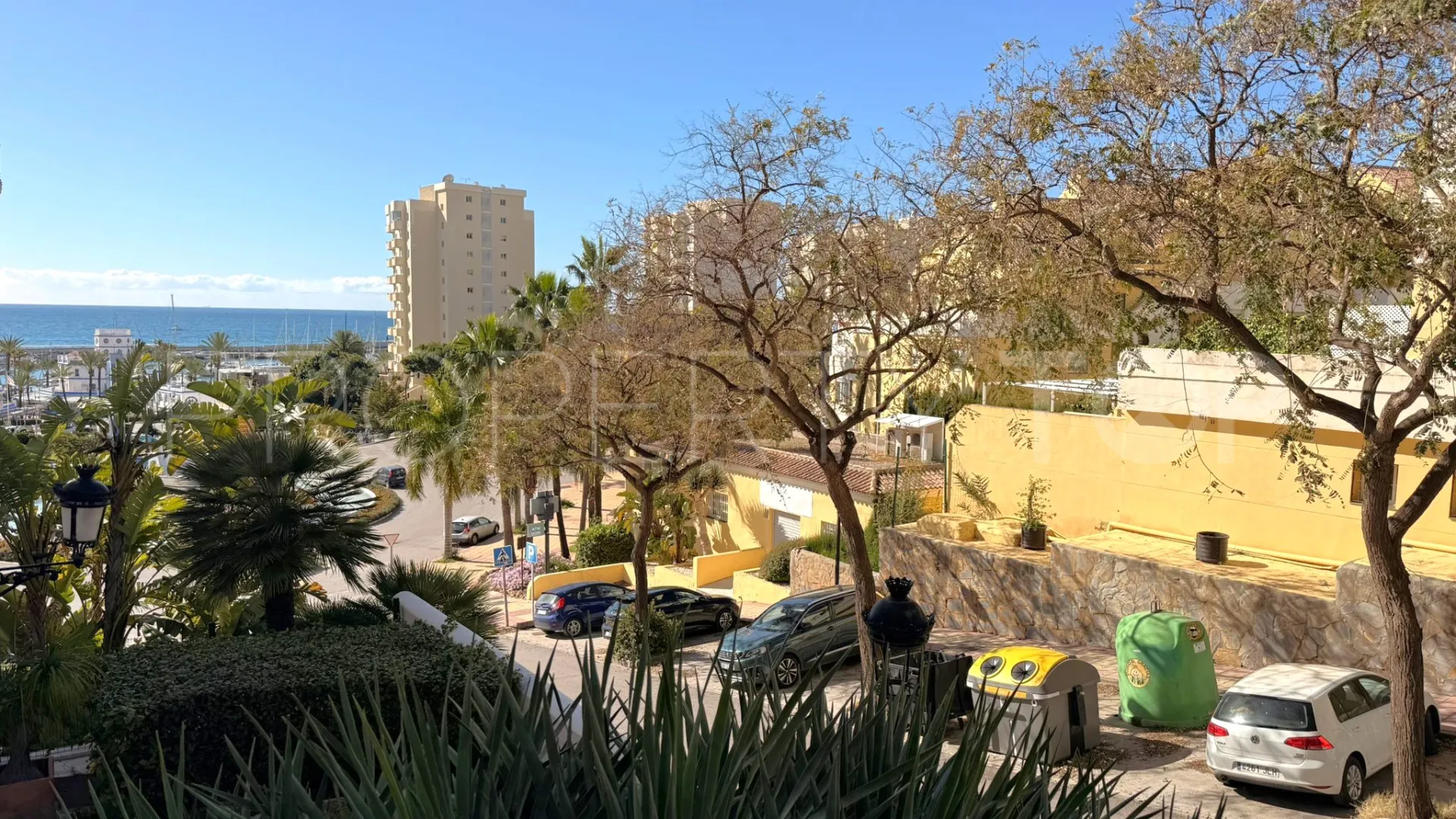 Apartment for sale in Estepona Puerto with 3 bedrooms