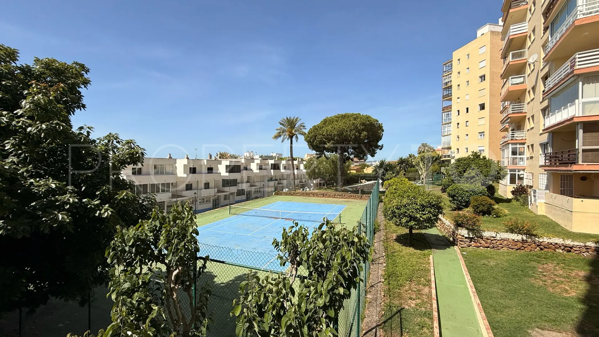 Apartamento con 1 dormitorio en venta en Estepona Puerto