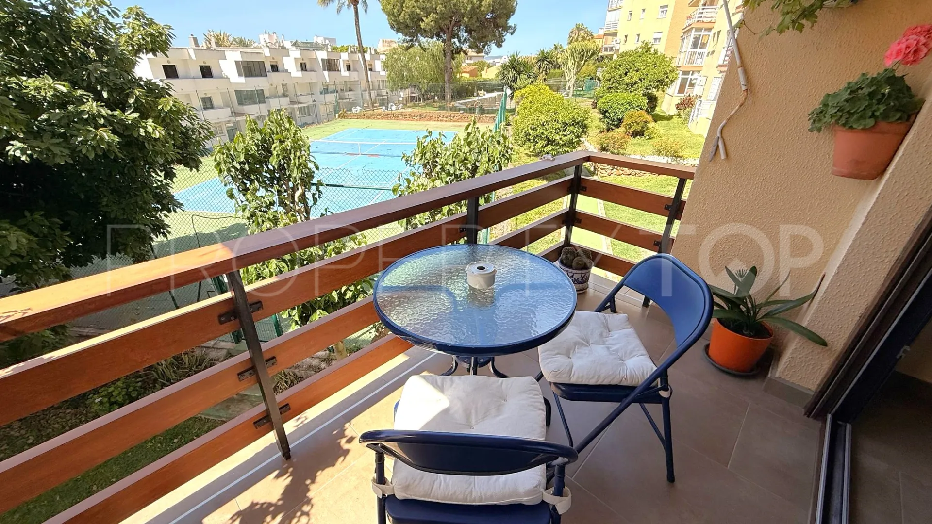 Apartamento con 1 dormitorio en venta en Estepona Puerto