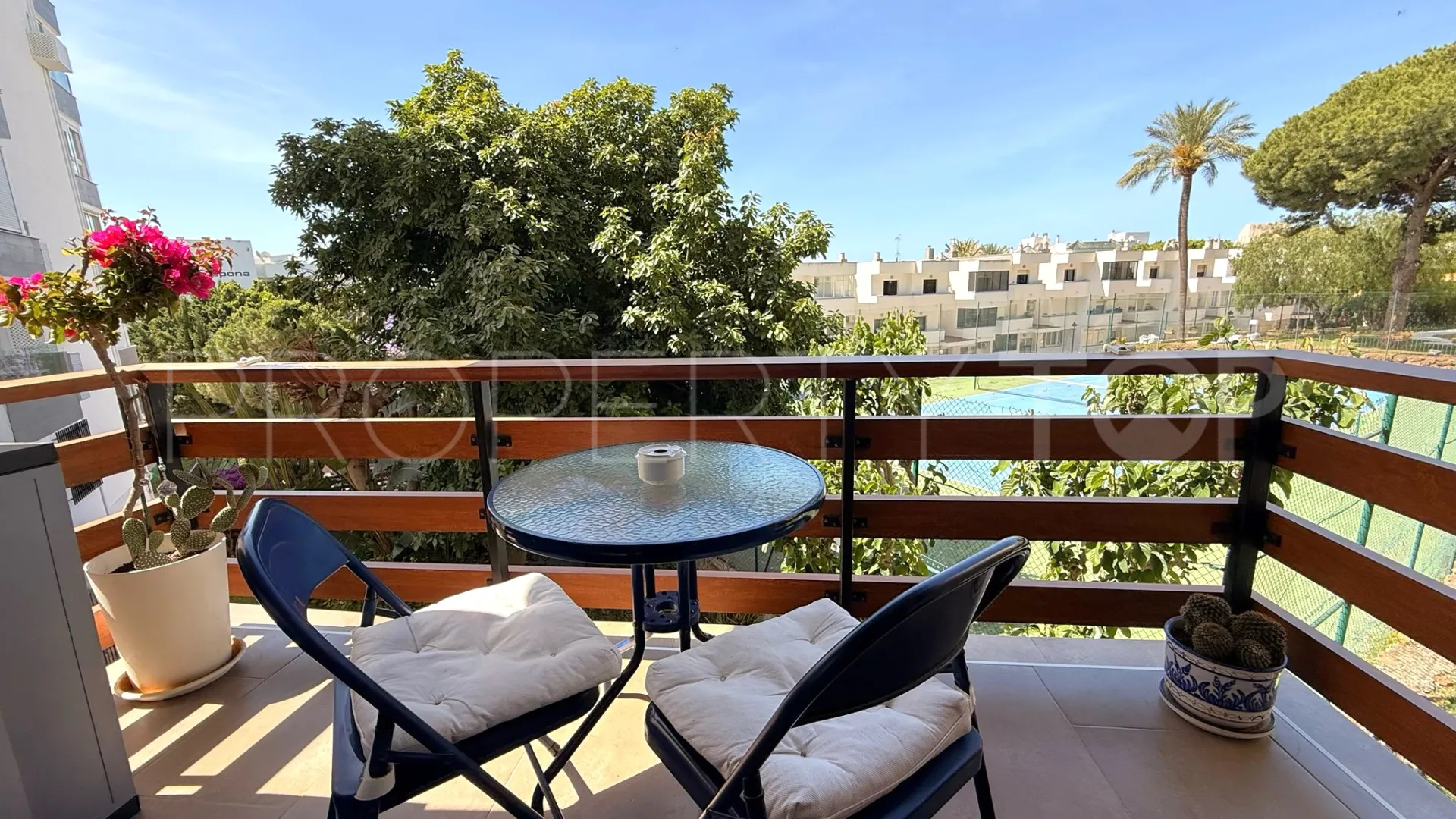 Apartamento con 1 dormitorio en venta en Estepona Puerto