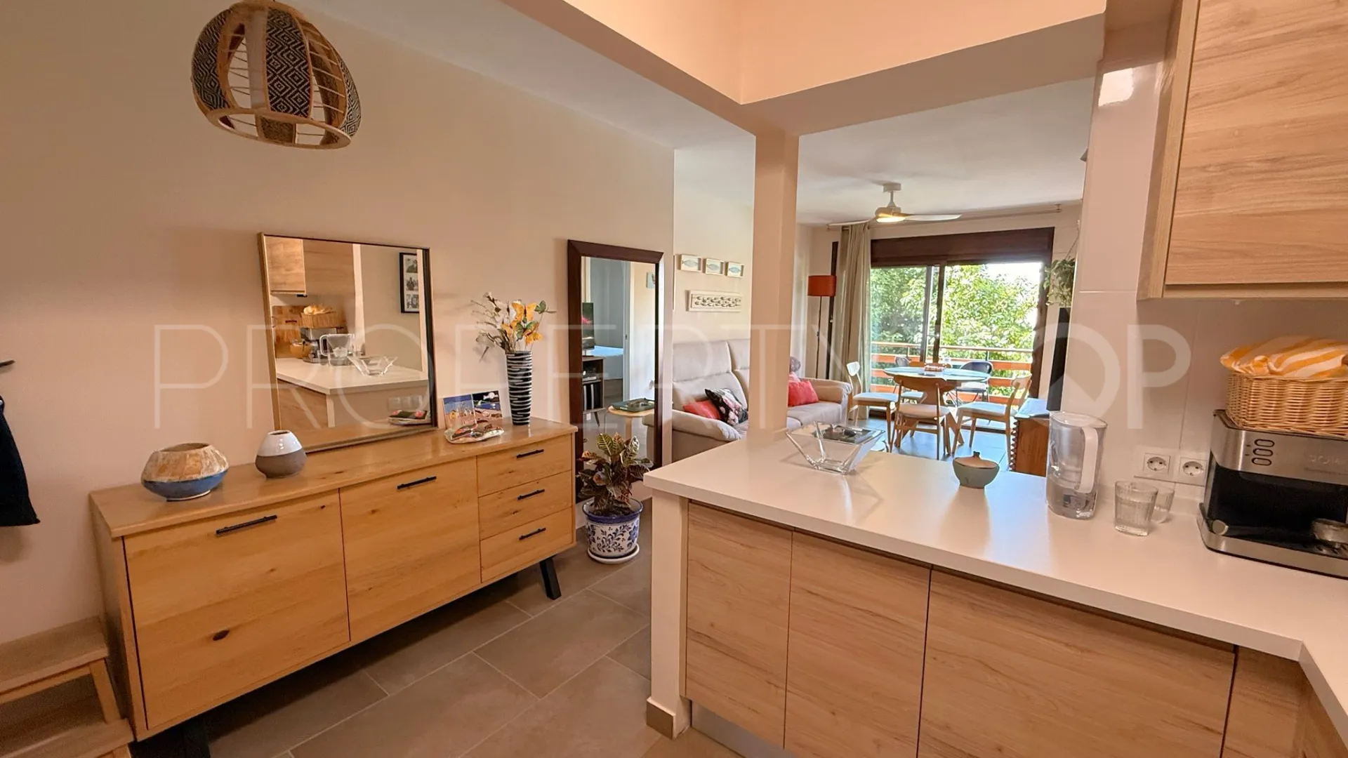 Apartamento con 1 dormitorio en venta en Estepona Puerto