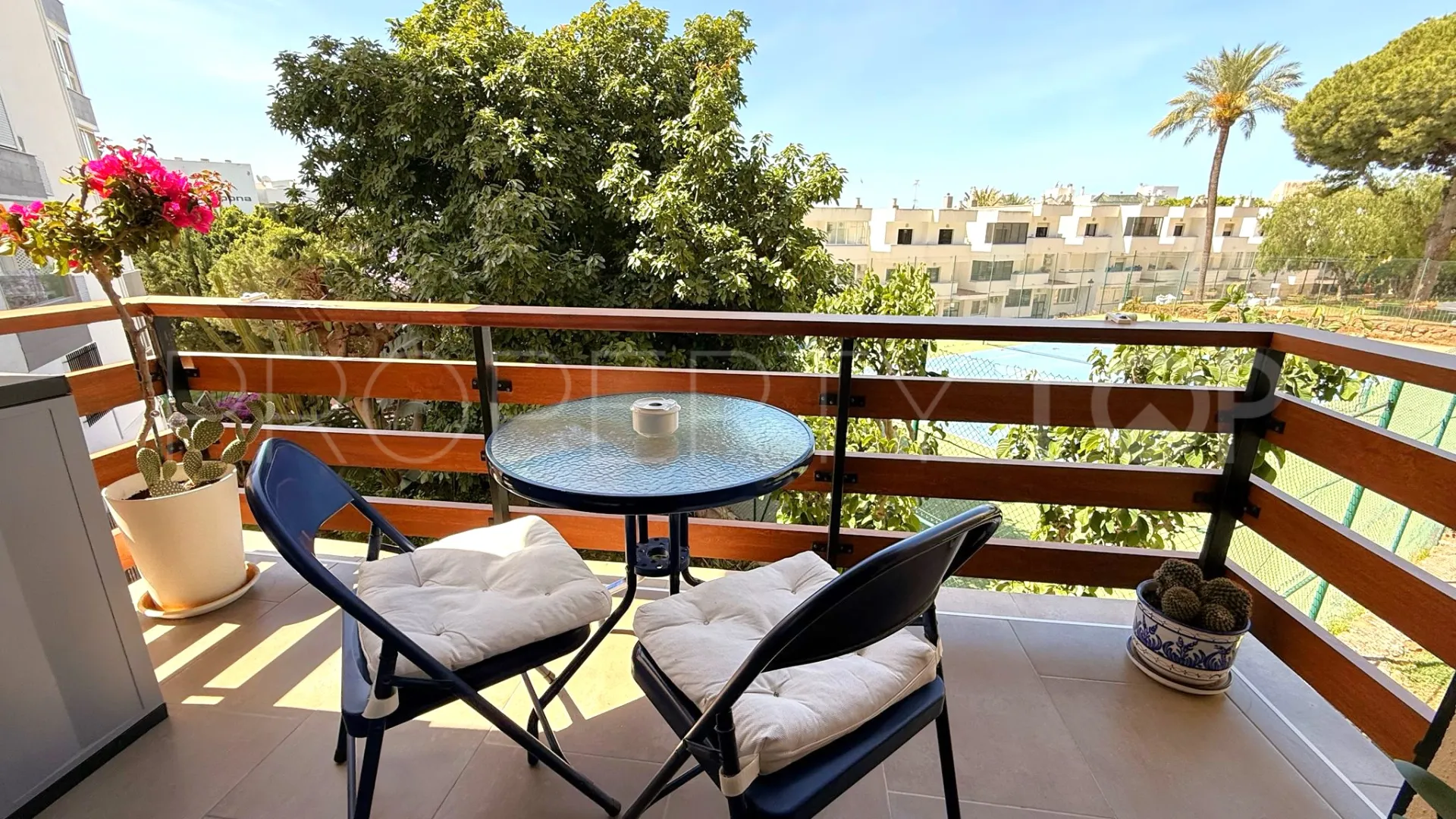Apartamento con 1 dormitorio en venta en Estepona Puerto