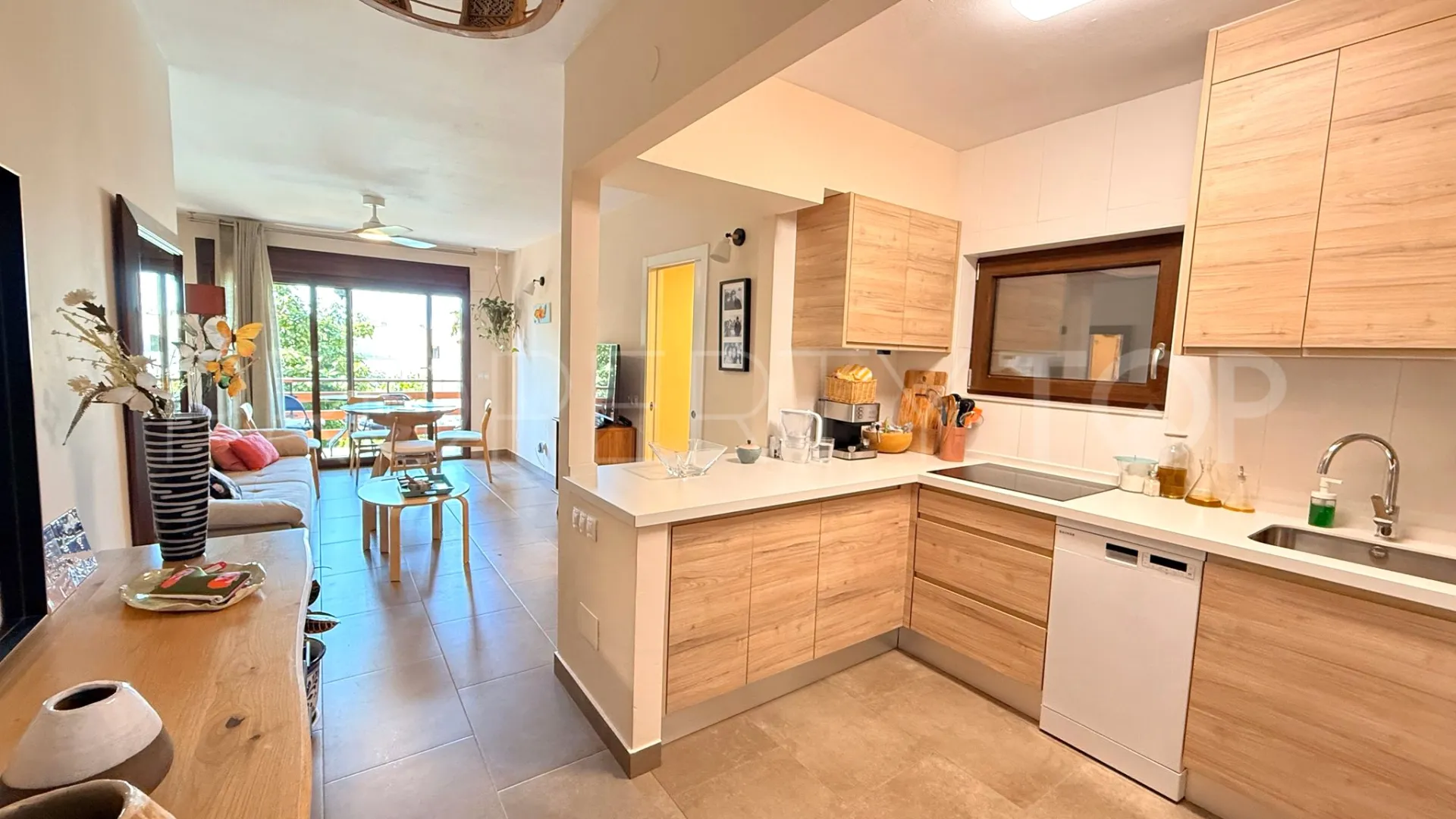 Apartamento con 1 dormitorio en venta en Estepona Puerto