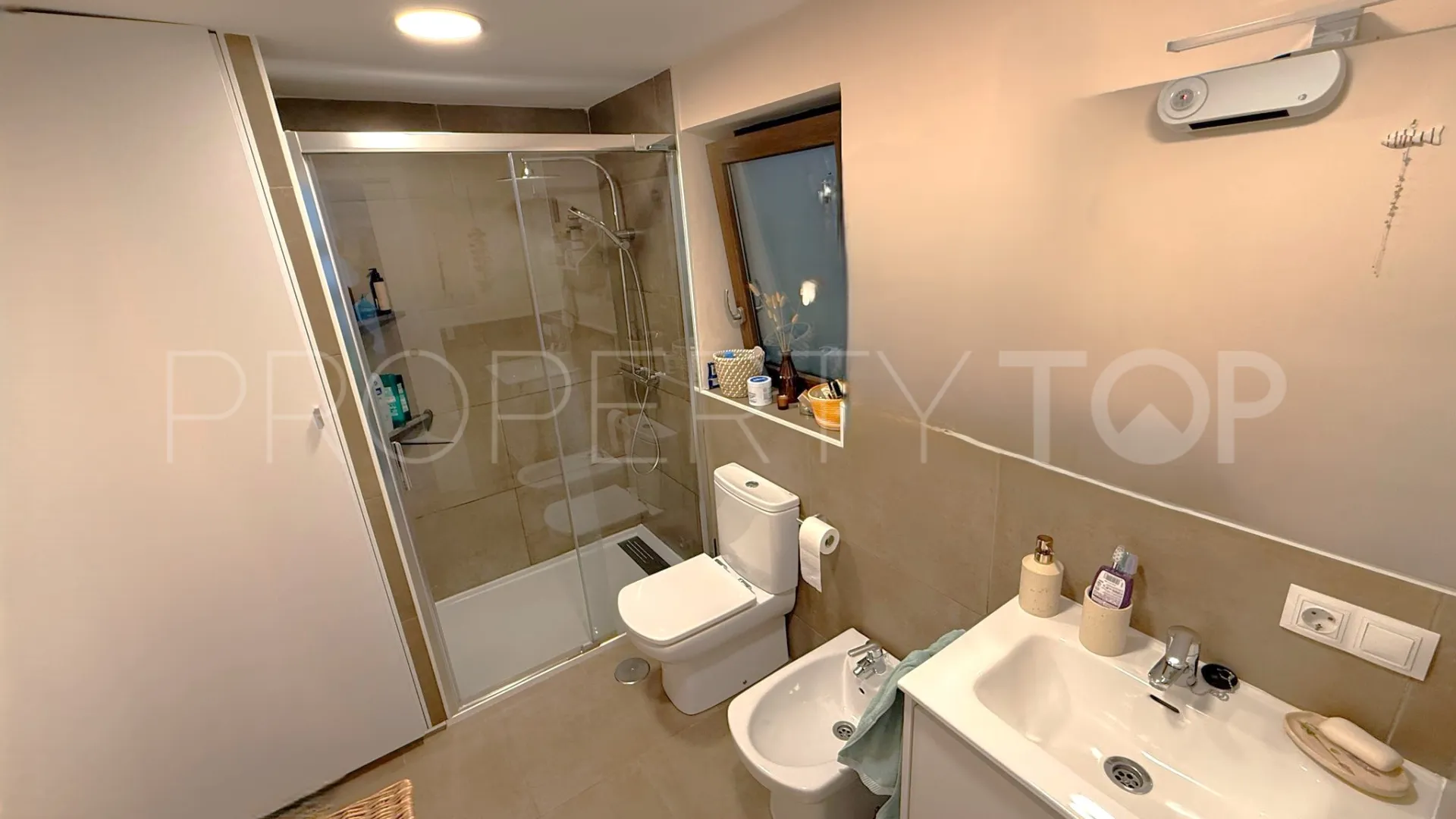 Apartamento con 1 dormitorio en venta en Estepona Puerto