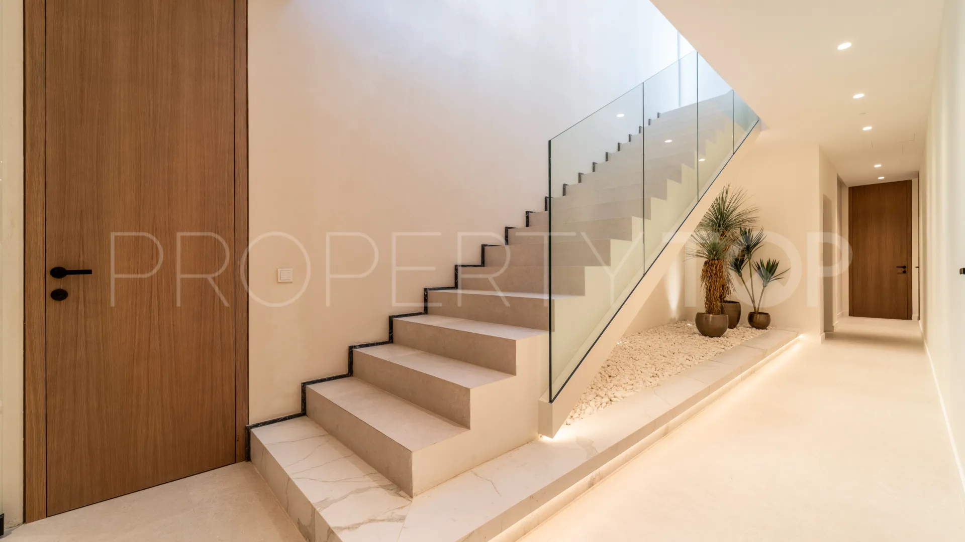 For sale 6 bedrooms villa in Los Monteros Playa