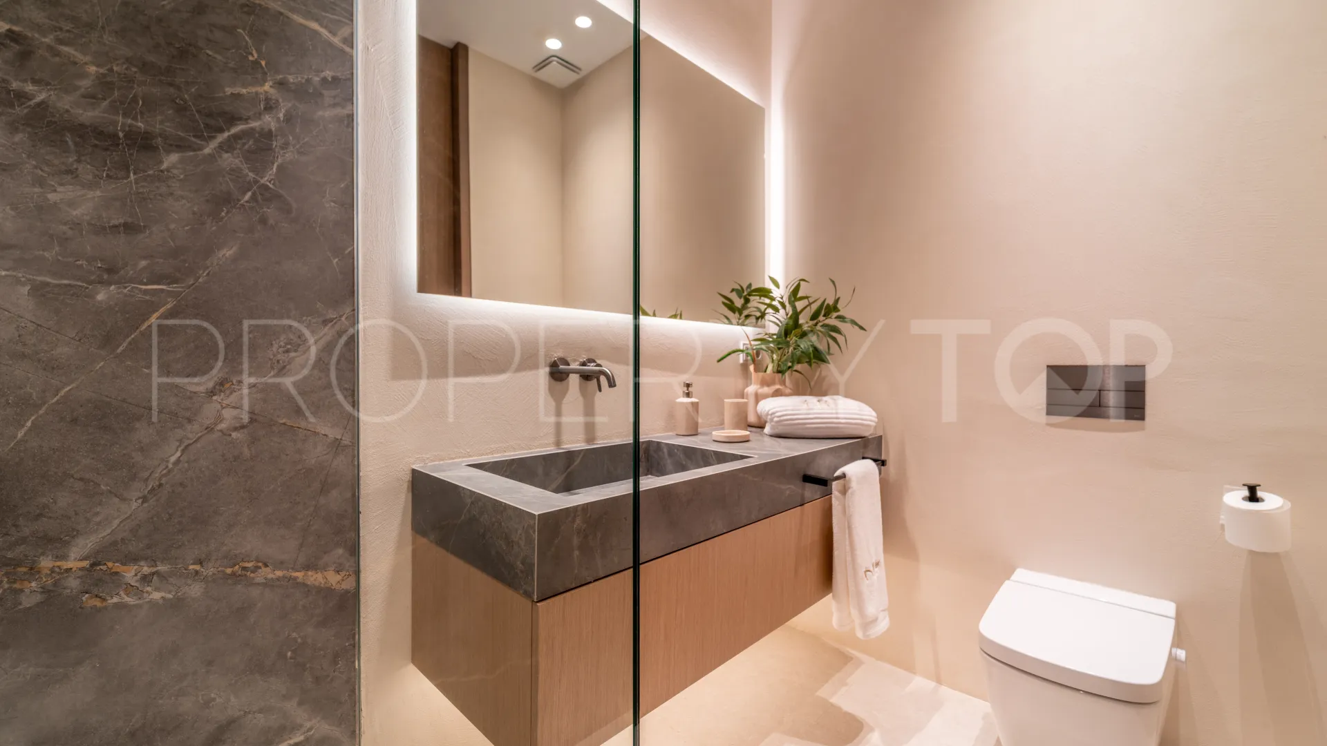 For sale 6 bedrooms villa in Los Monteros Playa