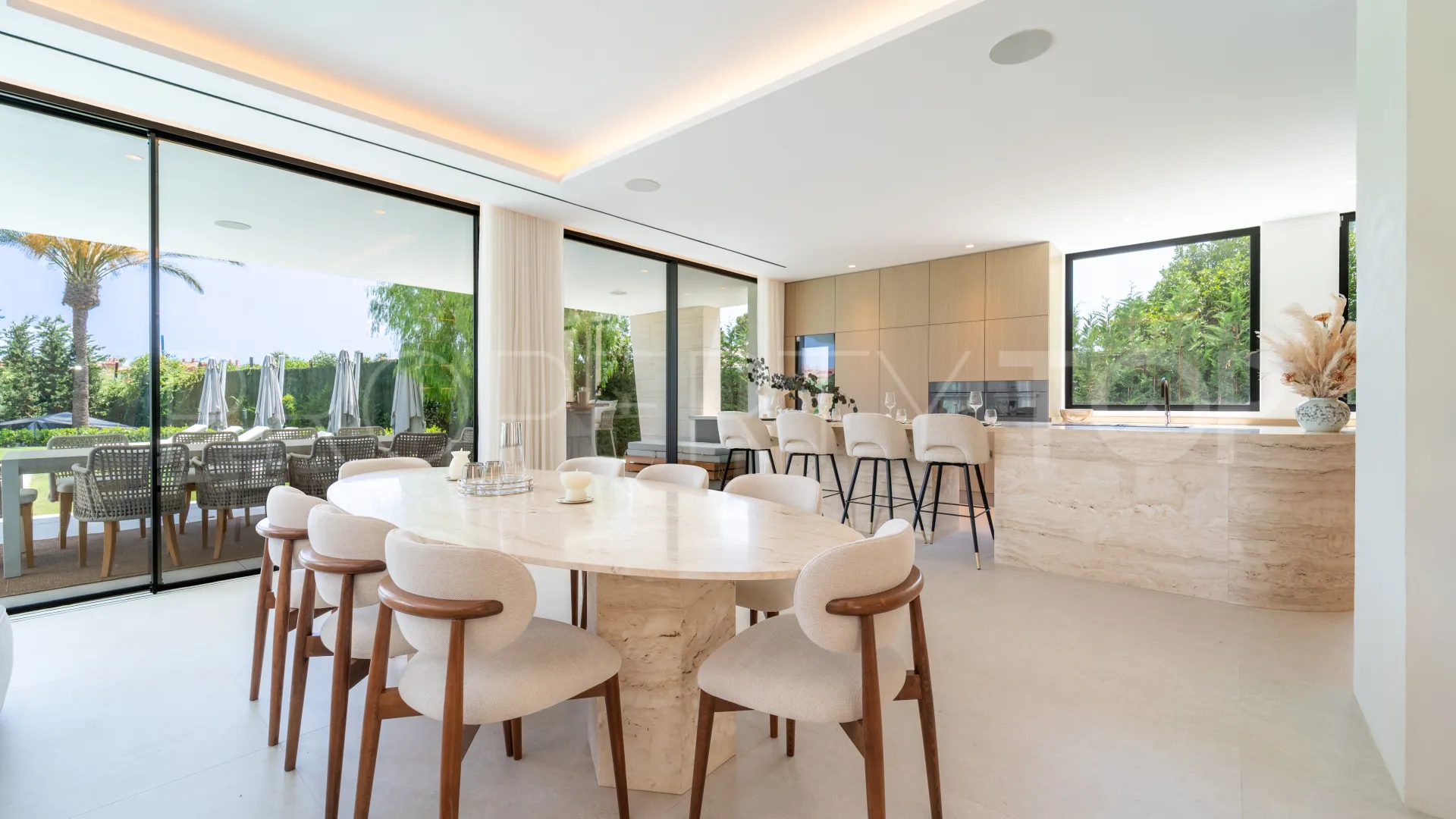 For sale 6 bedrooms villa in Los Monteros Playa