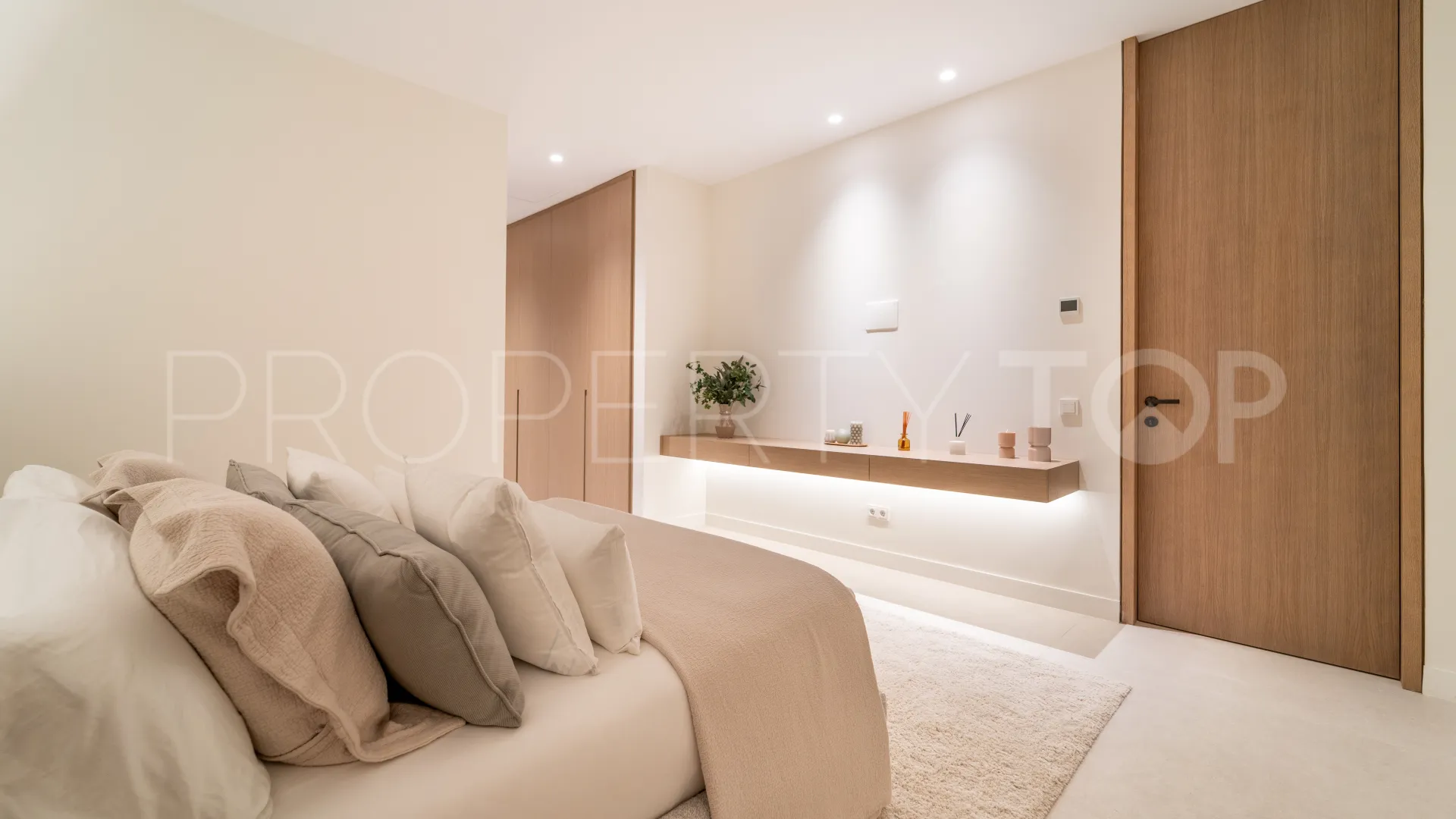 For sale 6 bedrooms villa in Los Monteros Playa